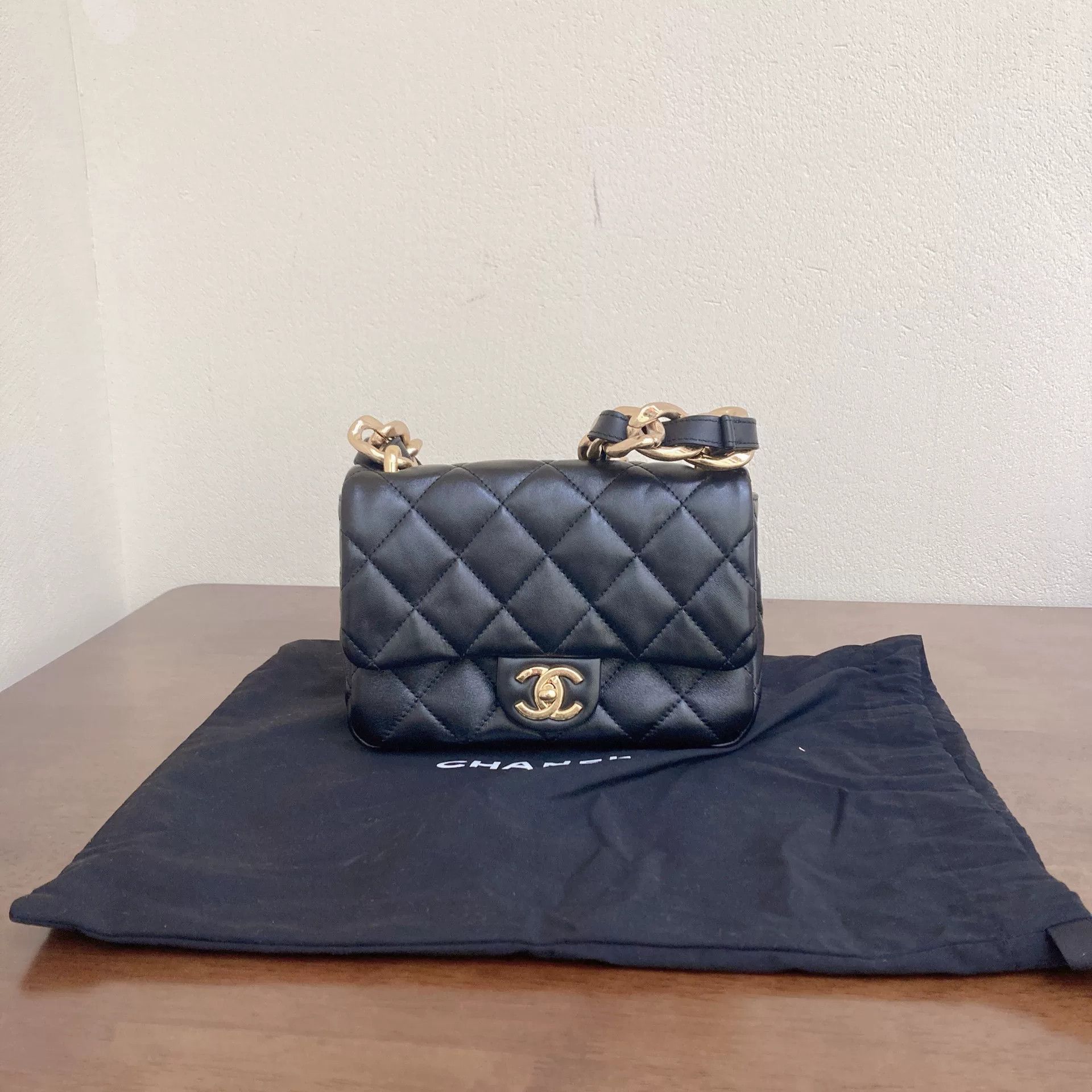 Chanel Pre-loved Bag Very good condition Size ONE SIZE - 1 Thumbnail