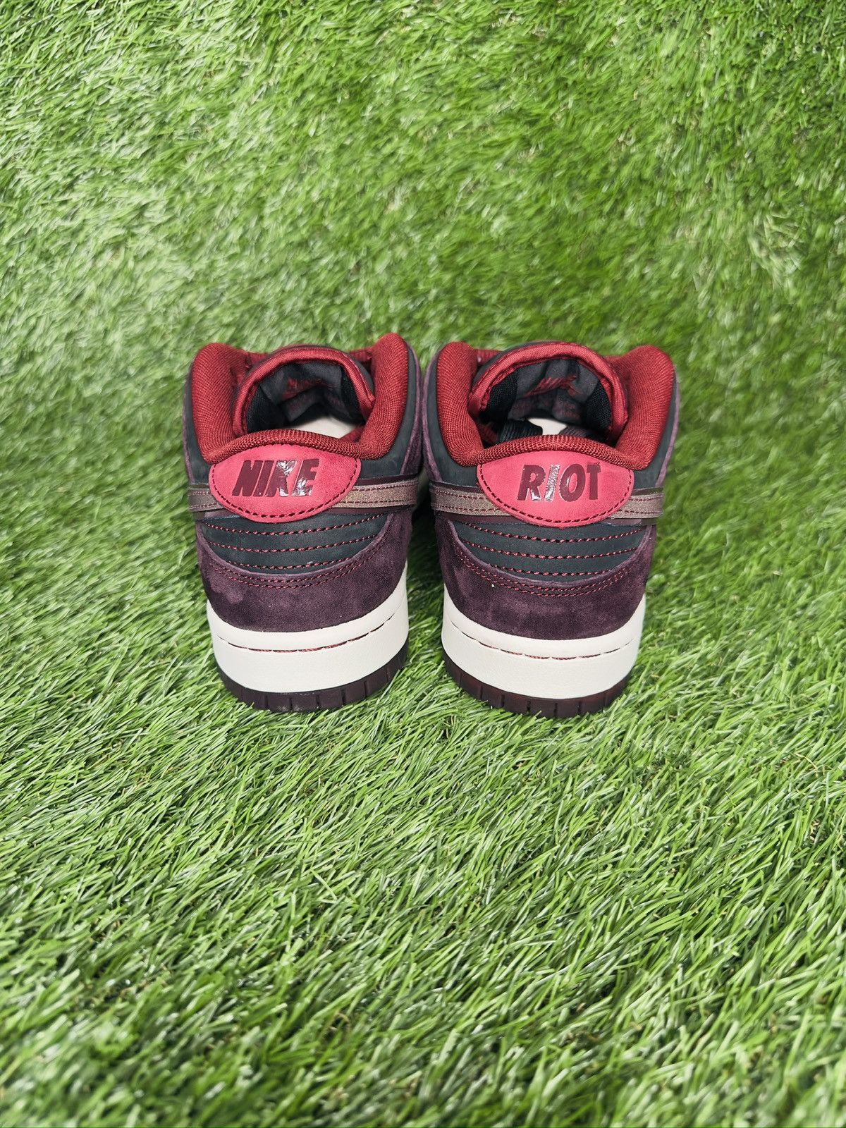 Nike Nike SB Dunk Low & Riot Skateshop Size US 6 / EU 39 - 5 Thumbnail