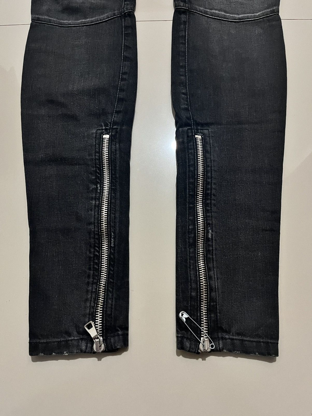 Balmain SS2011 BALMAIN BY DECARNIN SAFETY PIN ZIP BIKER JEANS Size US 30 / EU 46 - 11 Thumbnail
