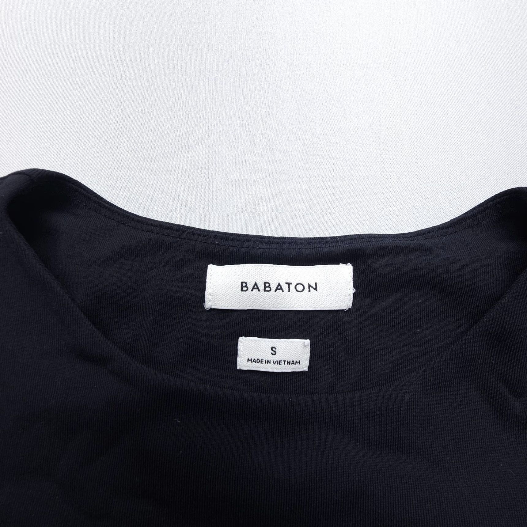 Aritzia Aritzia T-Shirt Women Cropped Slim Crew Neck Short Sleeve Black S Nylon Spandex Microfiber Solid USA Size S / US 4 / IT 40 - 3 Thumbnail