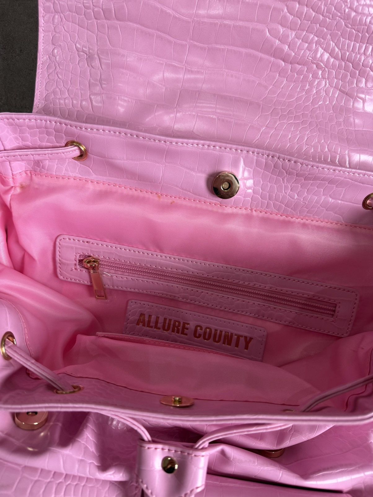 Other Allure County pink snakeskin backpack Size ONE SIZE - 8 Thumbnail