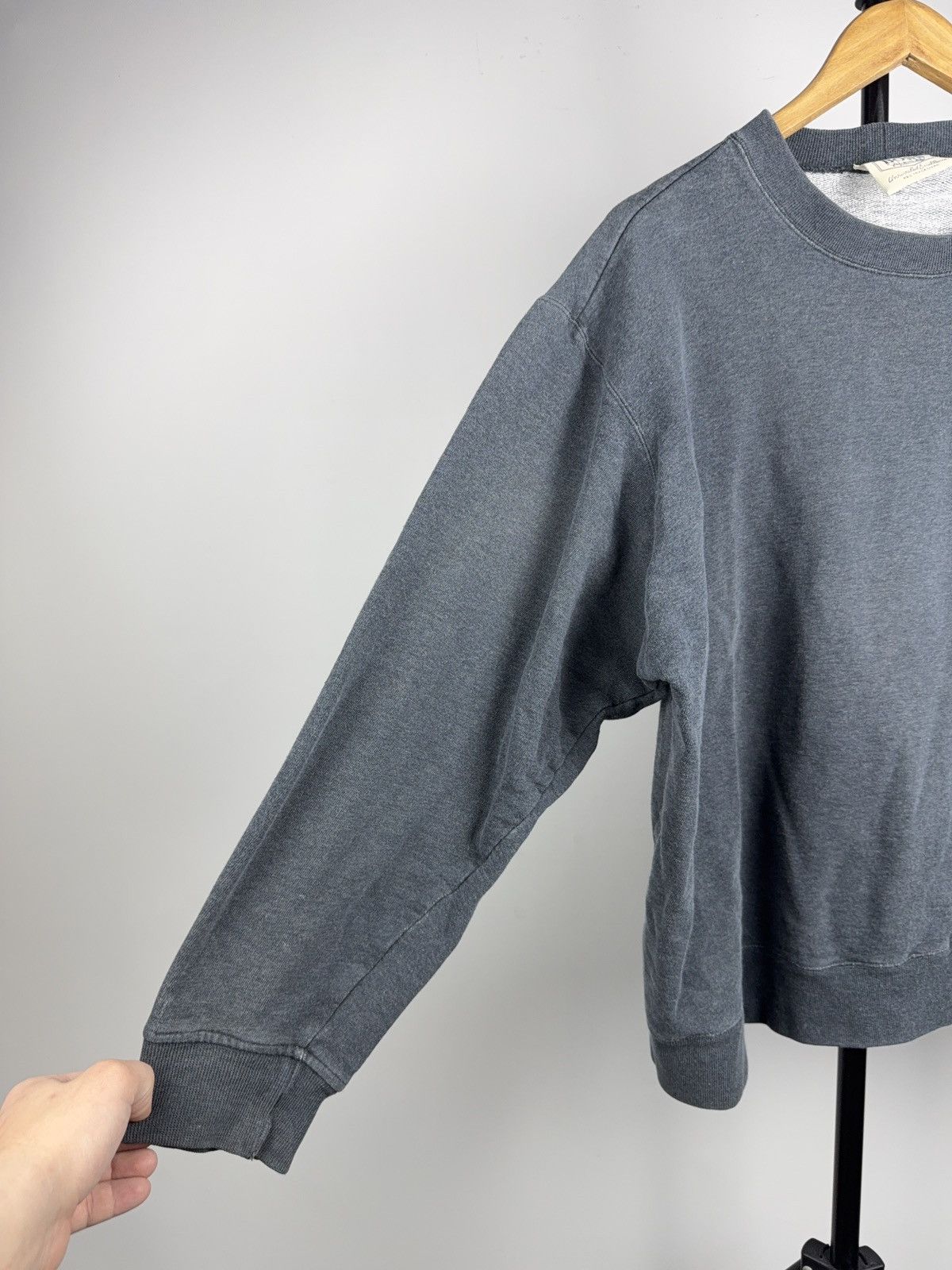 Hugo Boss 00s Hugo Boss Distressed Crewneck Sweatshirt Minimal Logo L Size US L / EU 52-54 / 3 - 4 Thumbnail
