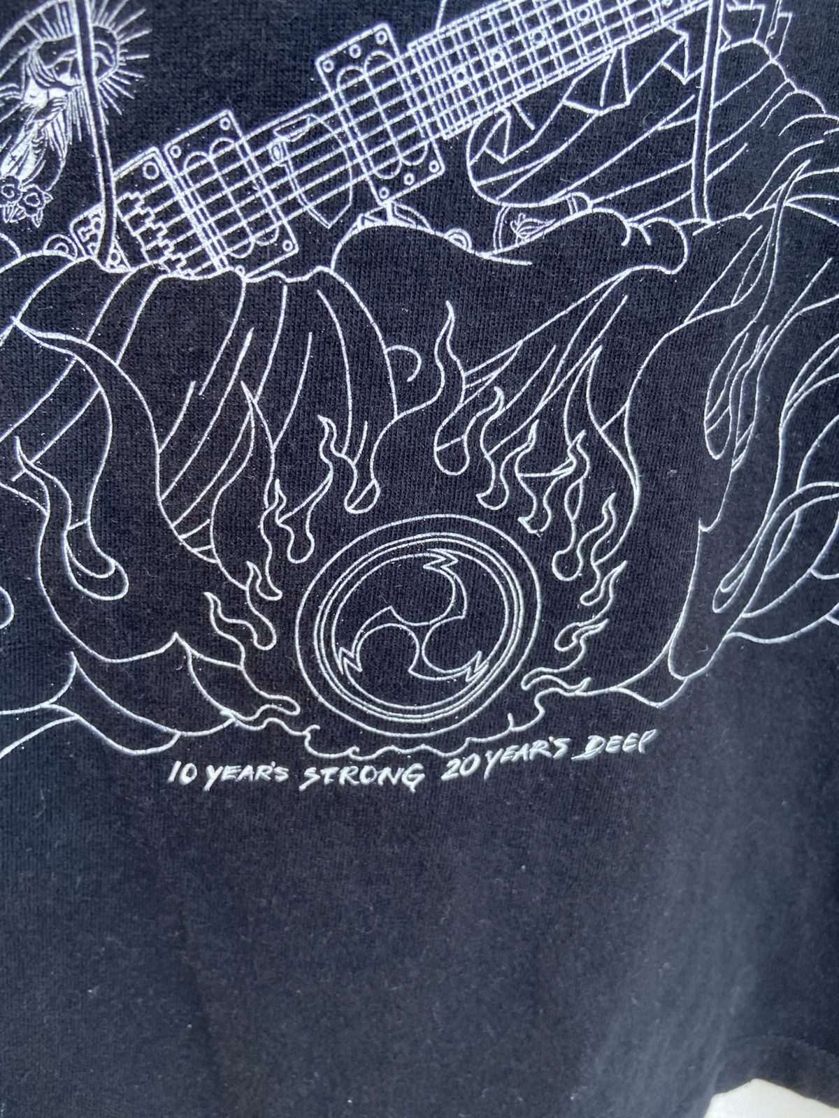 Band Tees 10 years Strong 20 years deep Size US M / EU 48-50 / 2 - 4 Thumbnail