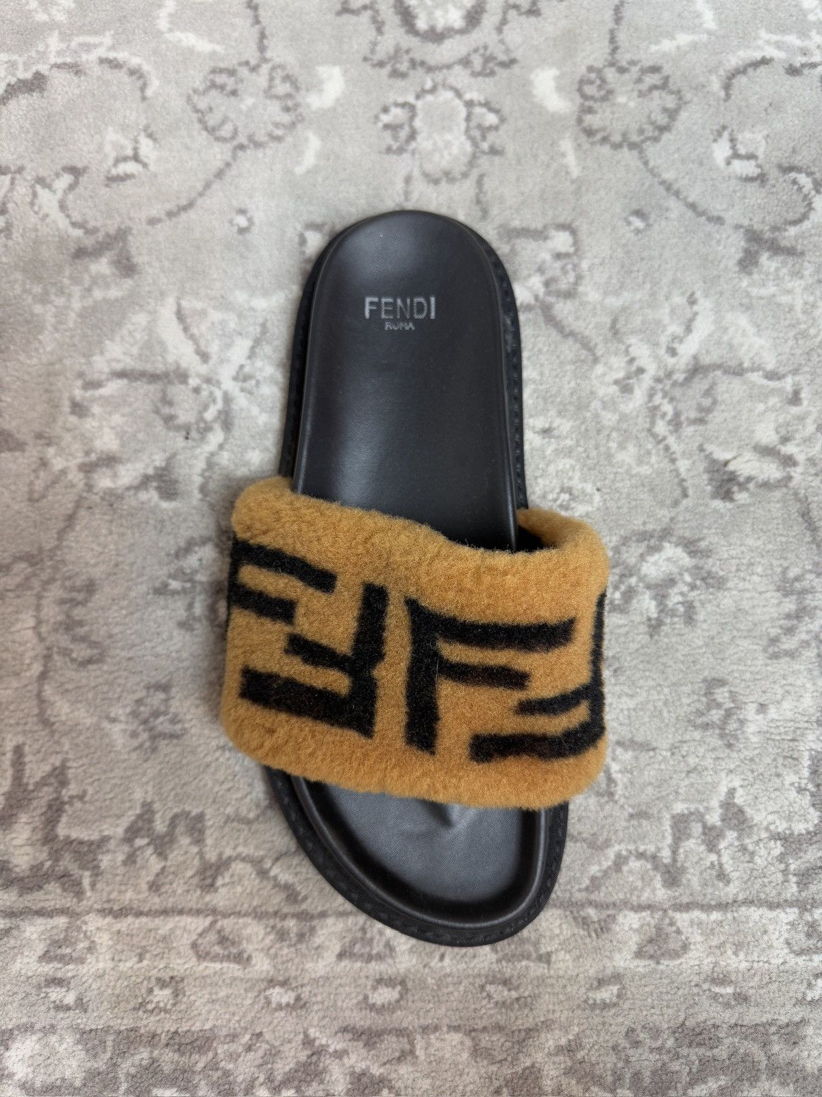 Designer × Fendi Fendi faux fur slippers flip flops US8 designer luxury classy Size US 8 / IT 38 - 4 Thumbnail