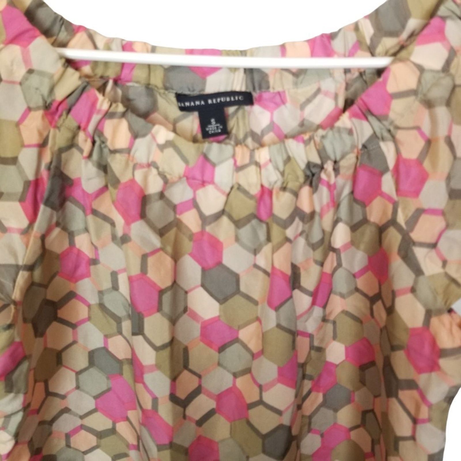 Banana Republic Banana Republic Womens Geometric 100% Silk Blouse Size S Size S / US 4 / IT 40 - 2 Thumbnail