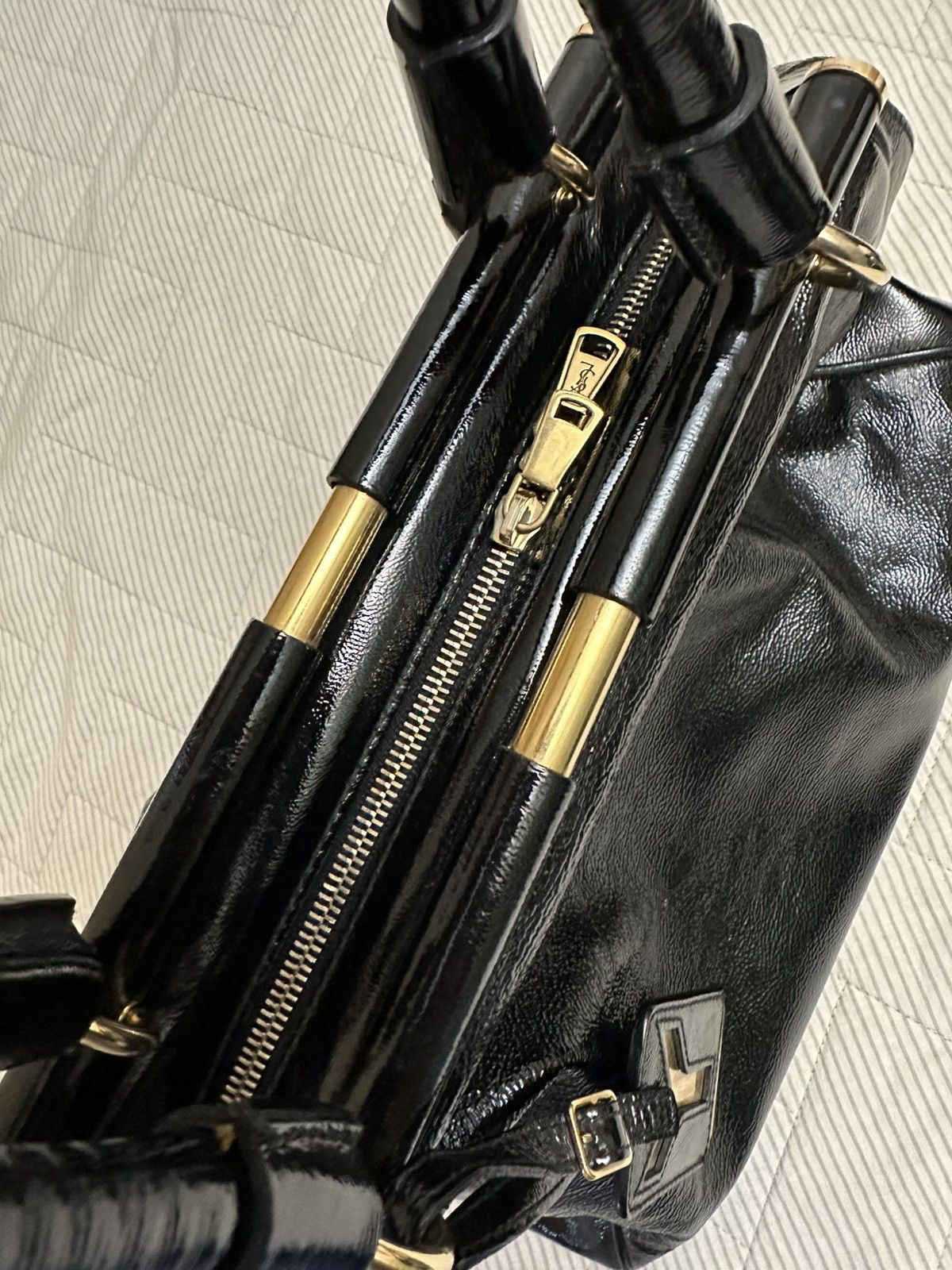 Yves Saint Laurent Yves Saint Laurent Black Patent Leather MediumMajorelle Tote Size ONE SIZE - 3 Thumbnail
