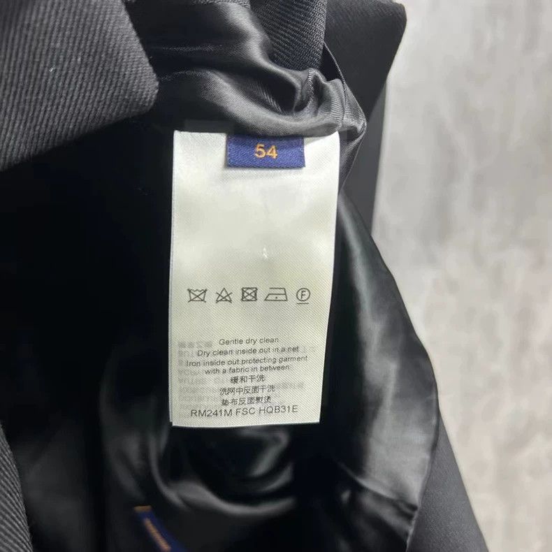 Louis Vuitton louis vuitton 24 new FITon pearl embroidered logo wool jack Size US L / EU 52-54 / 3 - 5 Thumbnail