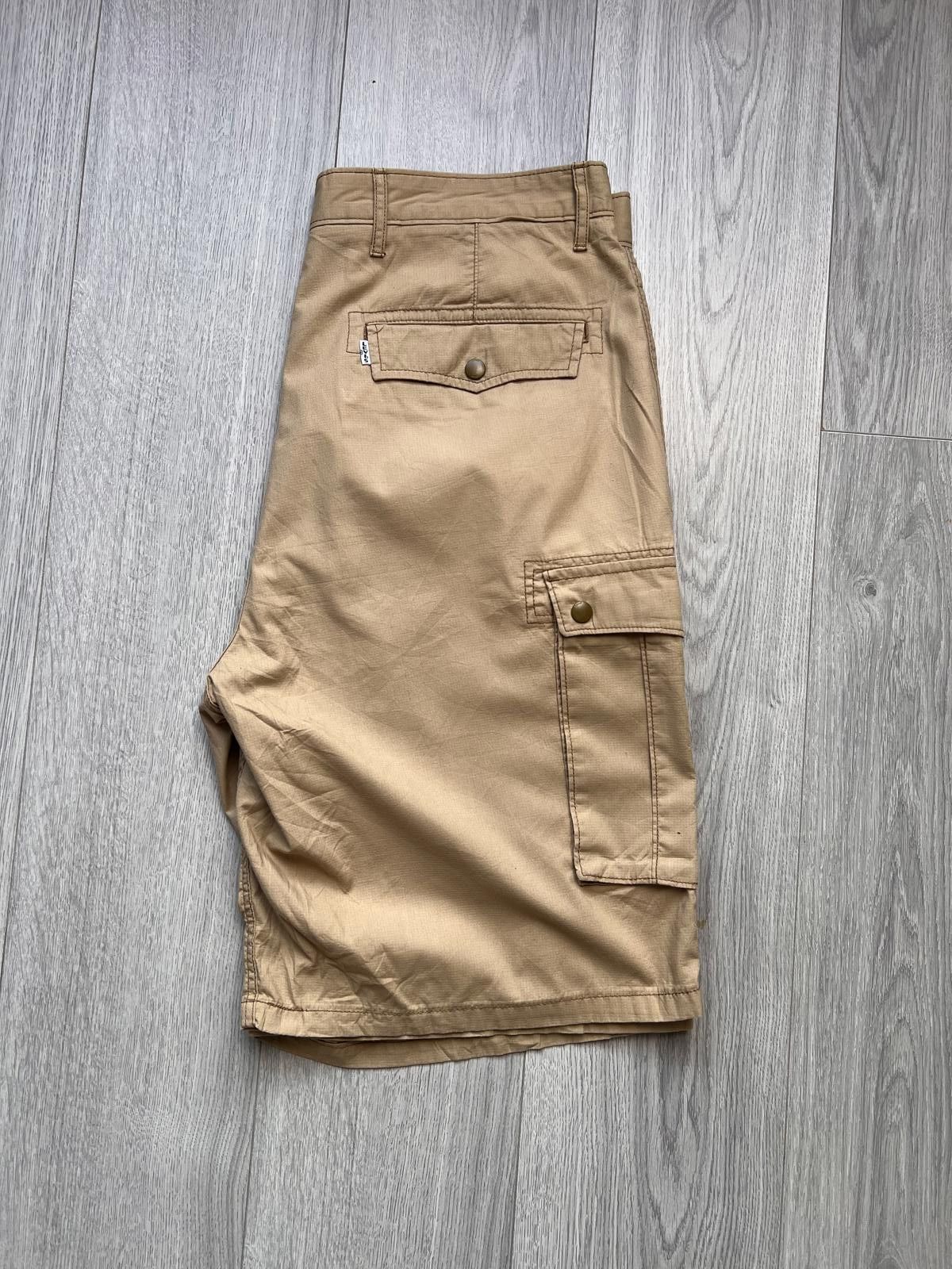 Designer Vintage Levi’s Cargo Shorts Size US 32 / EU 48 - 1 Thumbnail