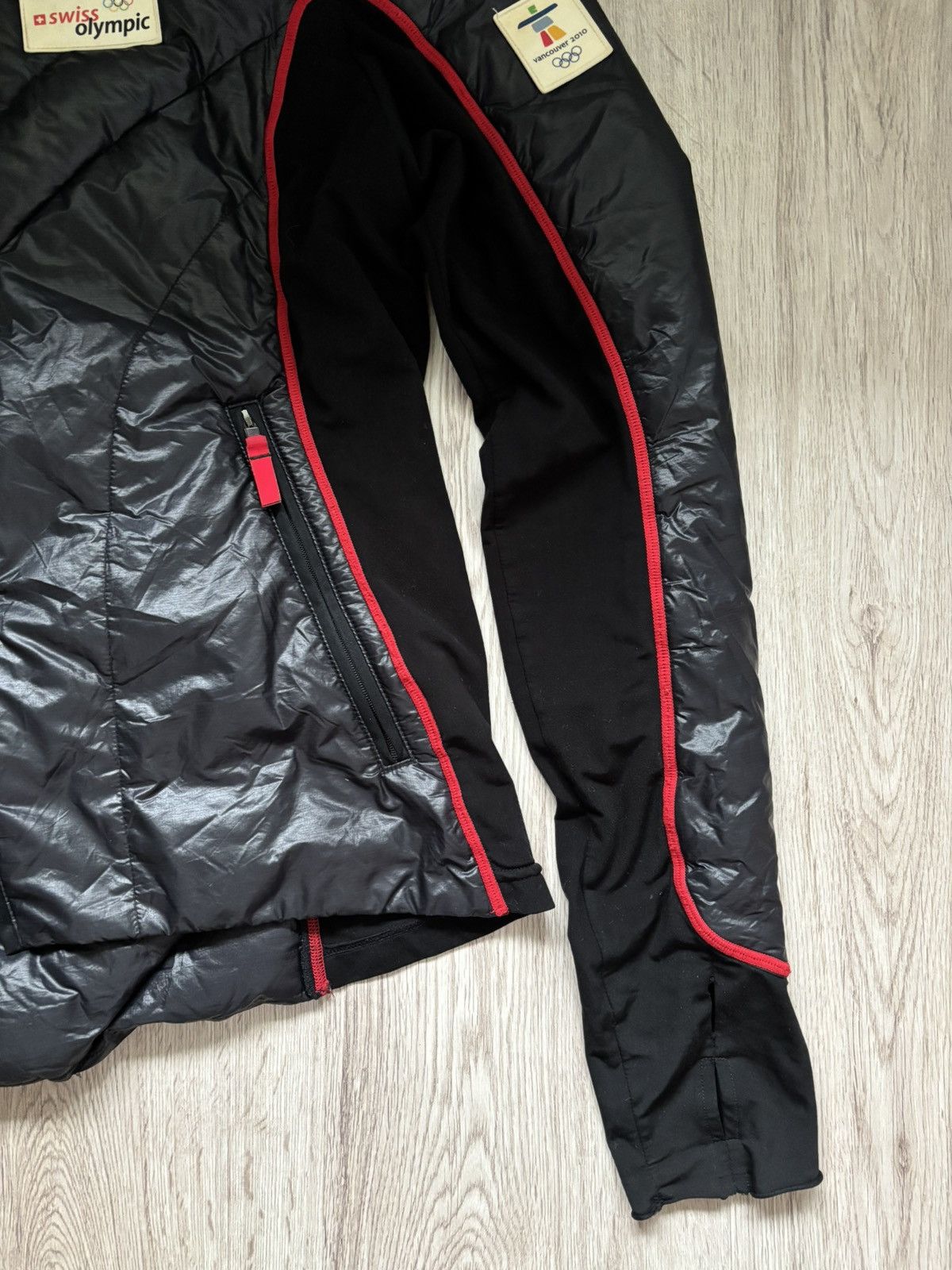 Descente Descente Swiss Olympic Team Vancouver 2010 Black Red 46 Size US S / EU 44-46 / 1 - 3 Thumbnail