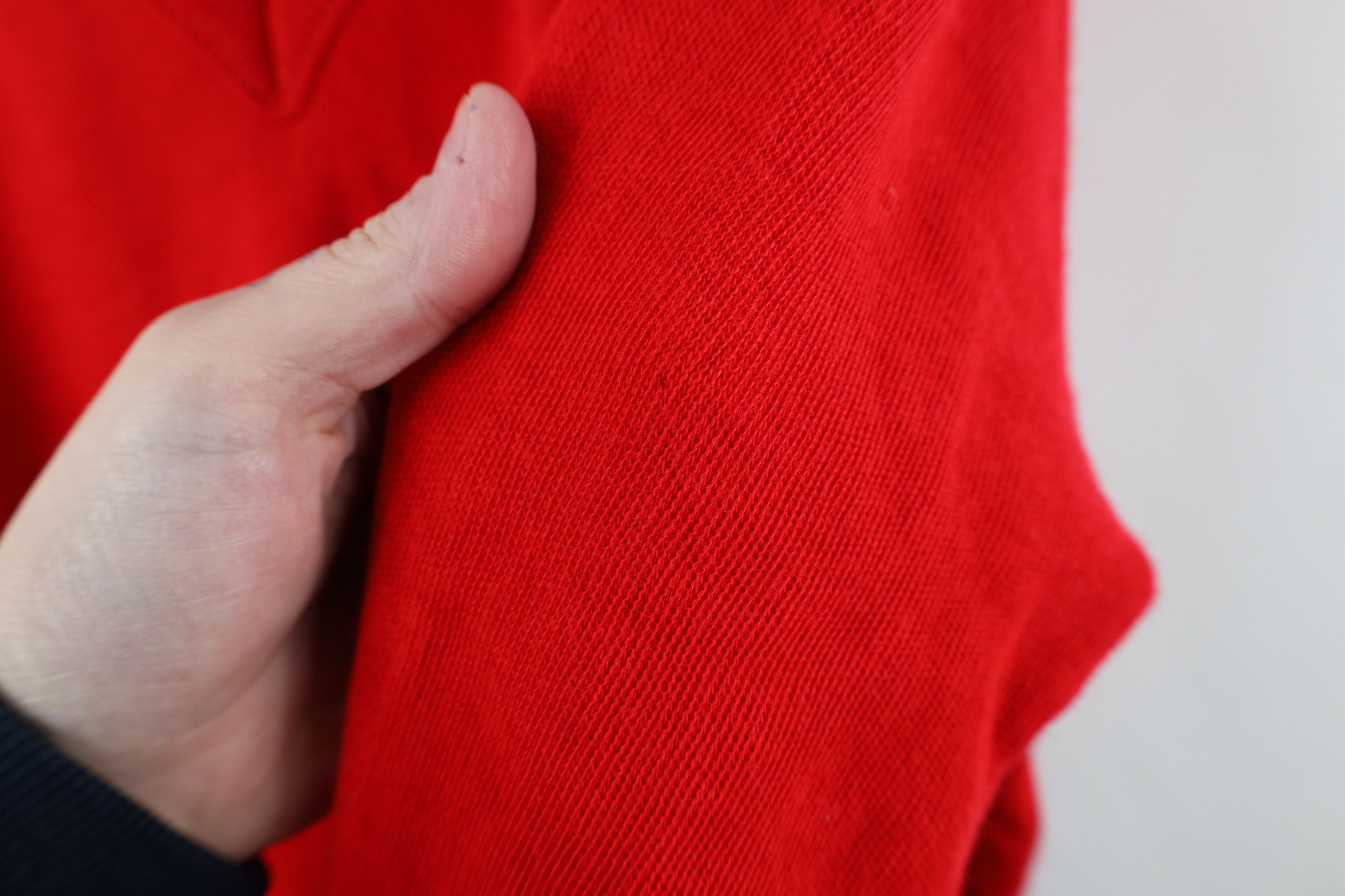 Vintage Vintage 70s Streetwear Soft Knit V-Neck Sweater Red USA Size US S / EU 44-46 / 1 - 9 Thumbnail