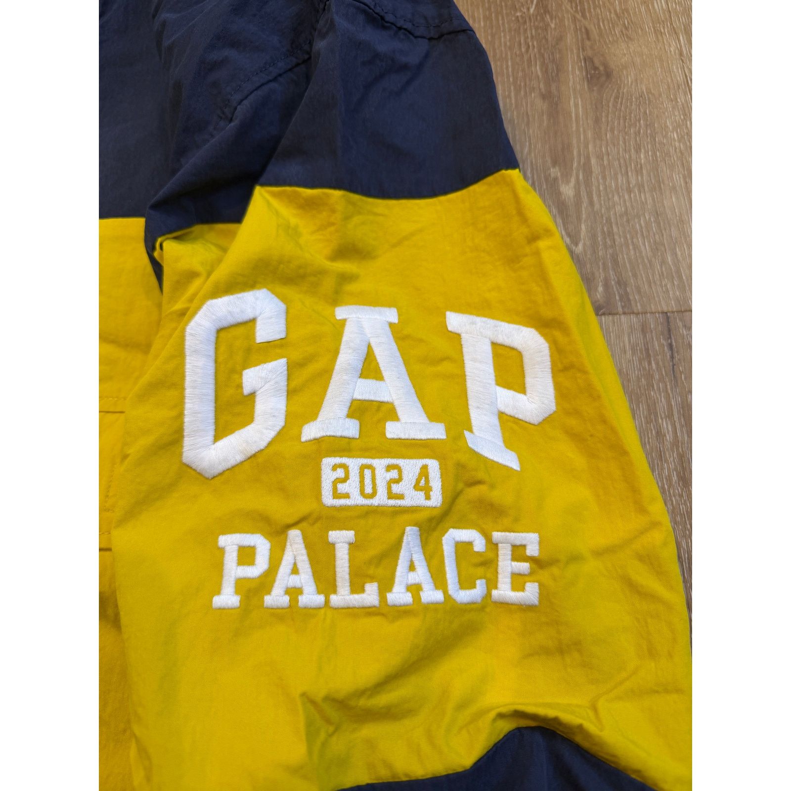Gap Palace x Gap Windbreaker Anorak Navy Blue Yellow Logo NWT Size US L / EU 52-54 / 3 - 3 Thumbnail