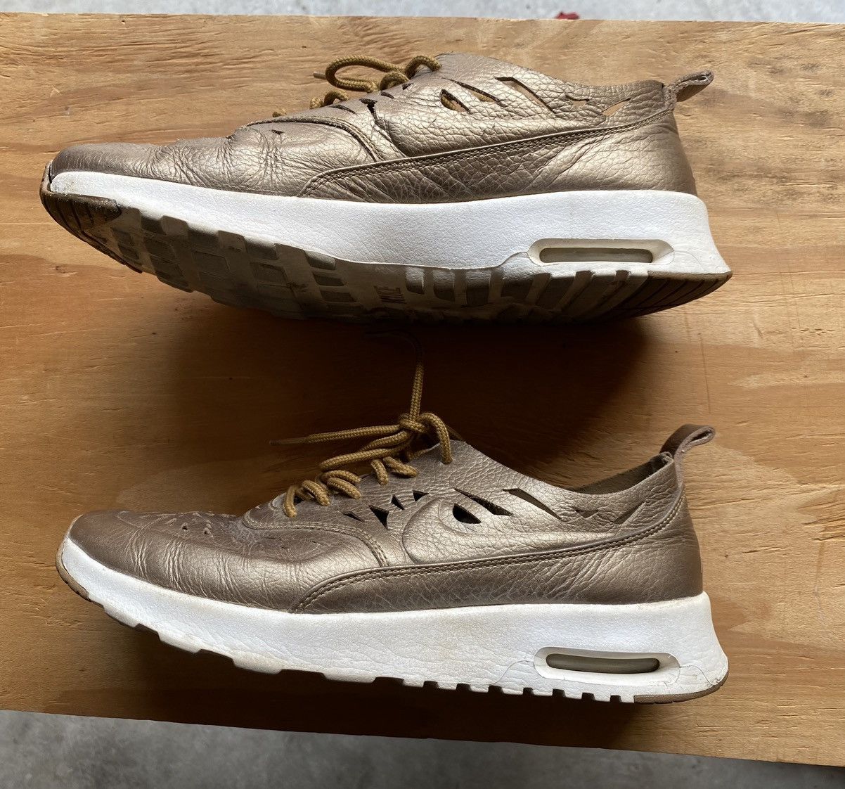 Nike Nike AIR MAX THEA JOLI THE GOLDEN ONE 9.5 Size US 9.5 / IT 39.5 - 2 Thumbnail
