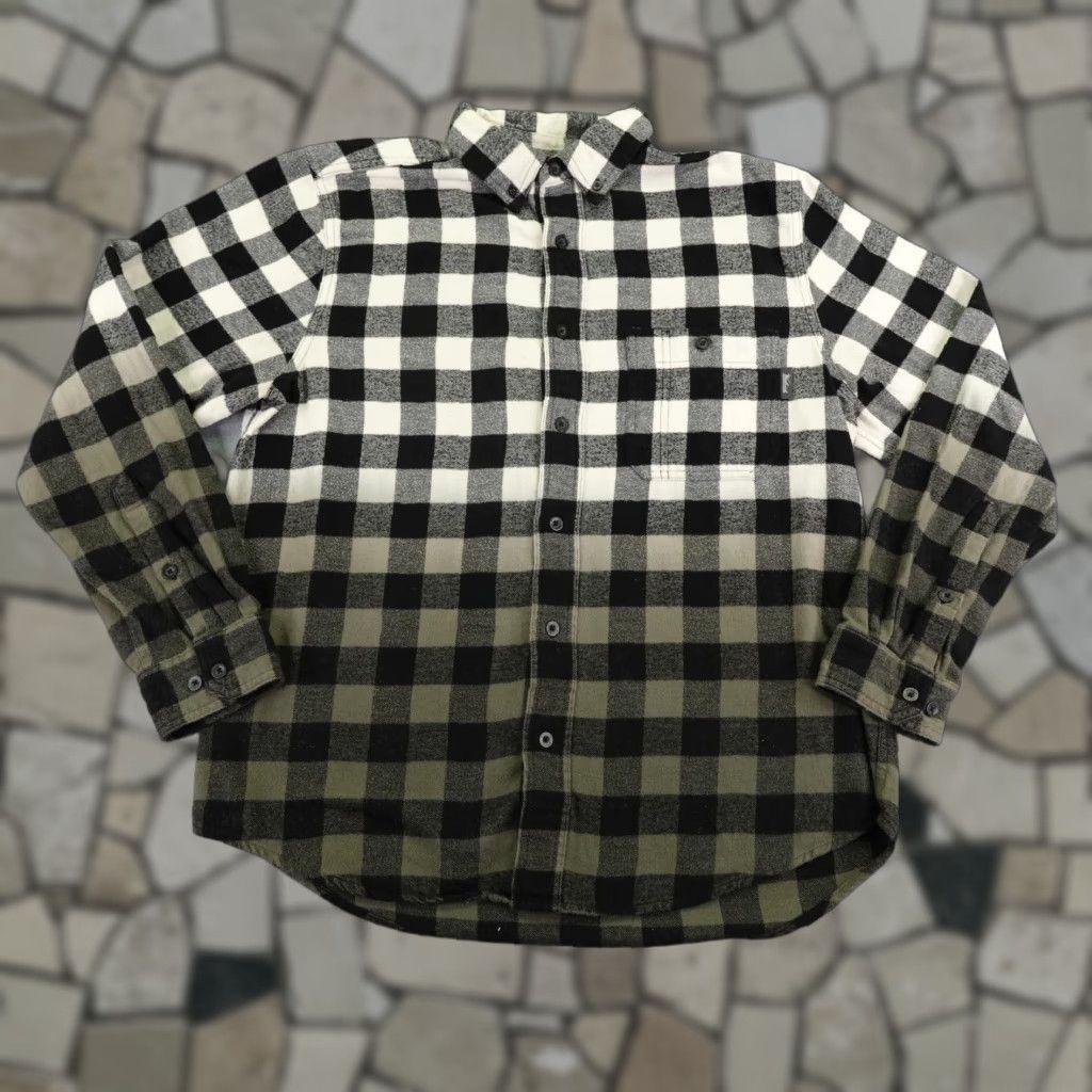 Vintage Woolrich Shirt Casual Outdoor Plaid Flannel Button-Up Mens Large Gray White Gradient Plaid Cotton 100% Regular Fit Mens Size US L / EU 52-54 / 3 - 1 Thumbnail