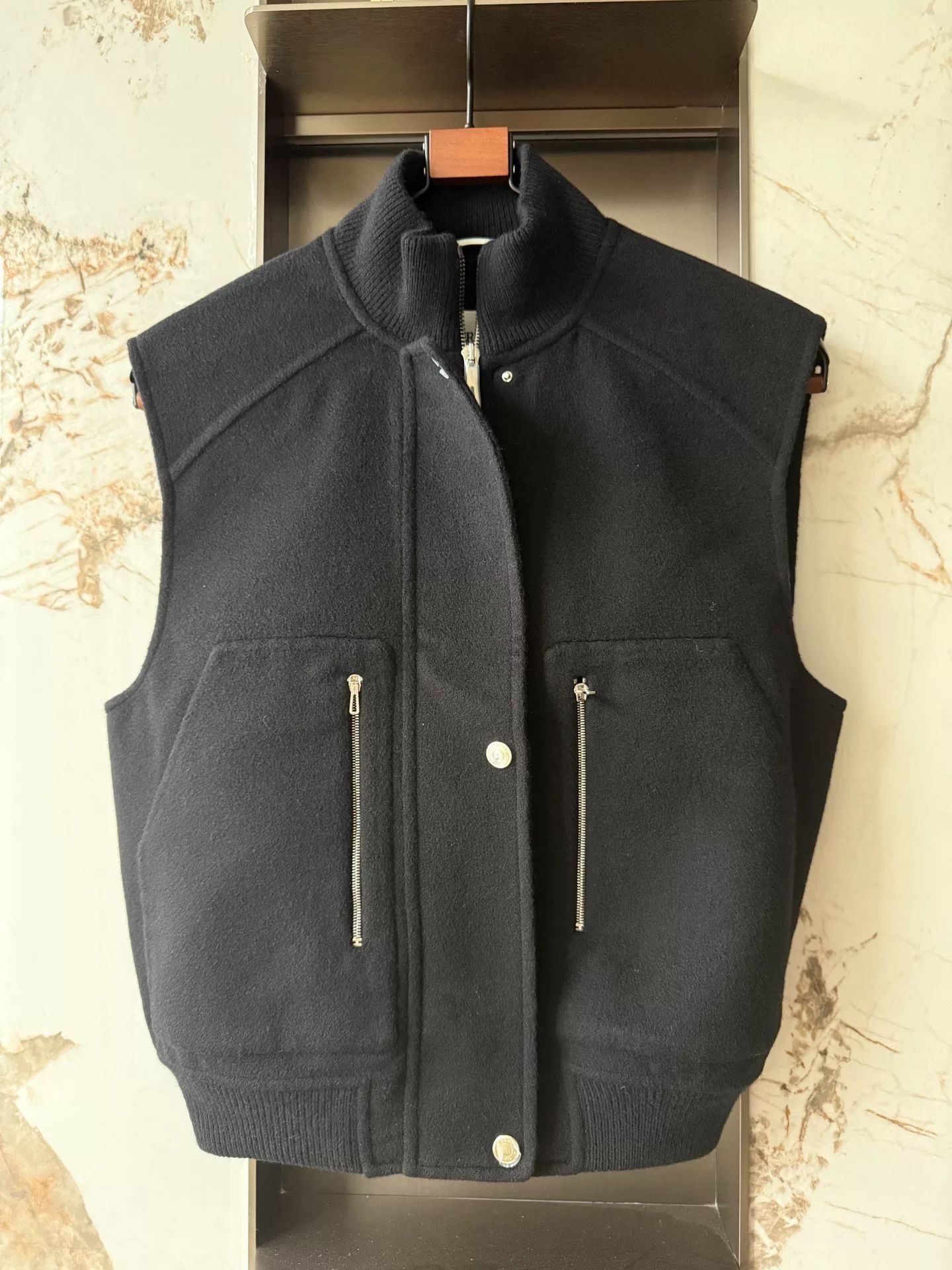 Hermes Hermes Women's Cashmere Vest Jacket Size US M / EU 48-50 / 2 - 1 Thumbnail