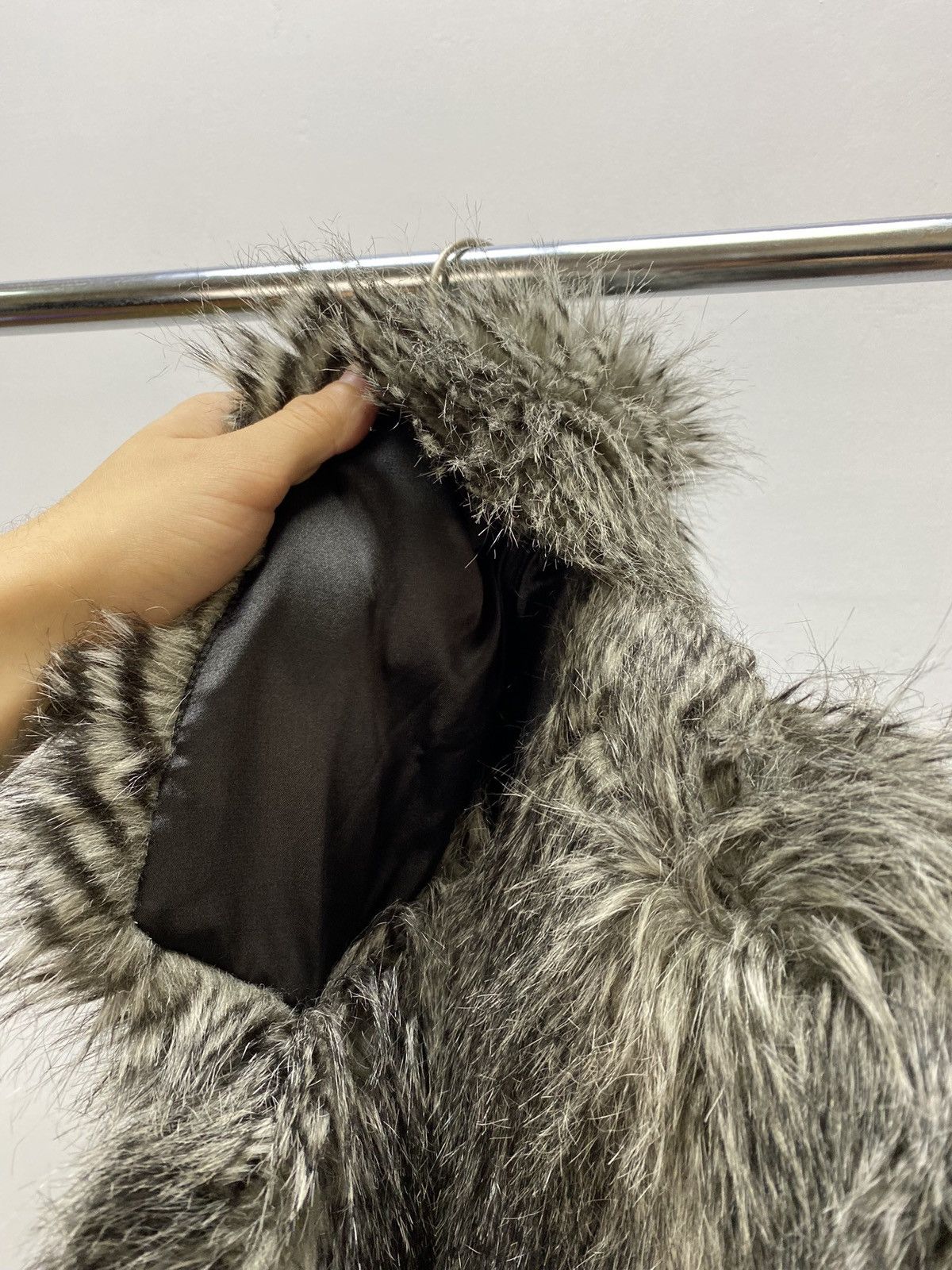 Armani × Vintage Women’s Armani Exchange Fur Coat Jacket Size M / US 6-8 / IT 42-44 - 16 Thumbnail