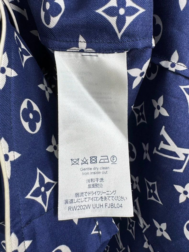 Louis Vuitton Louis Vuitton Blue presbyopic full print silk shirt Size XS / US 0-2 / IT 36-38 - 4 Thumbnail