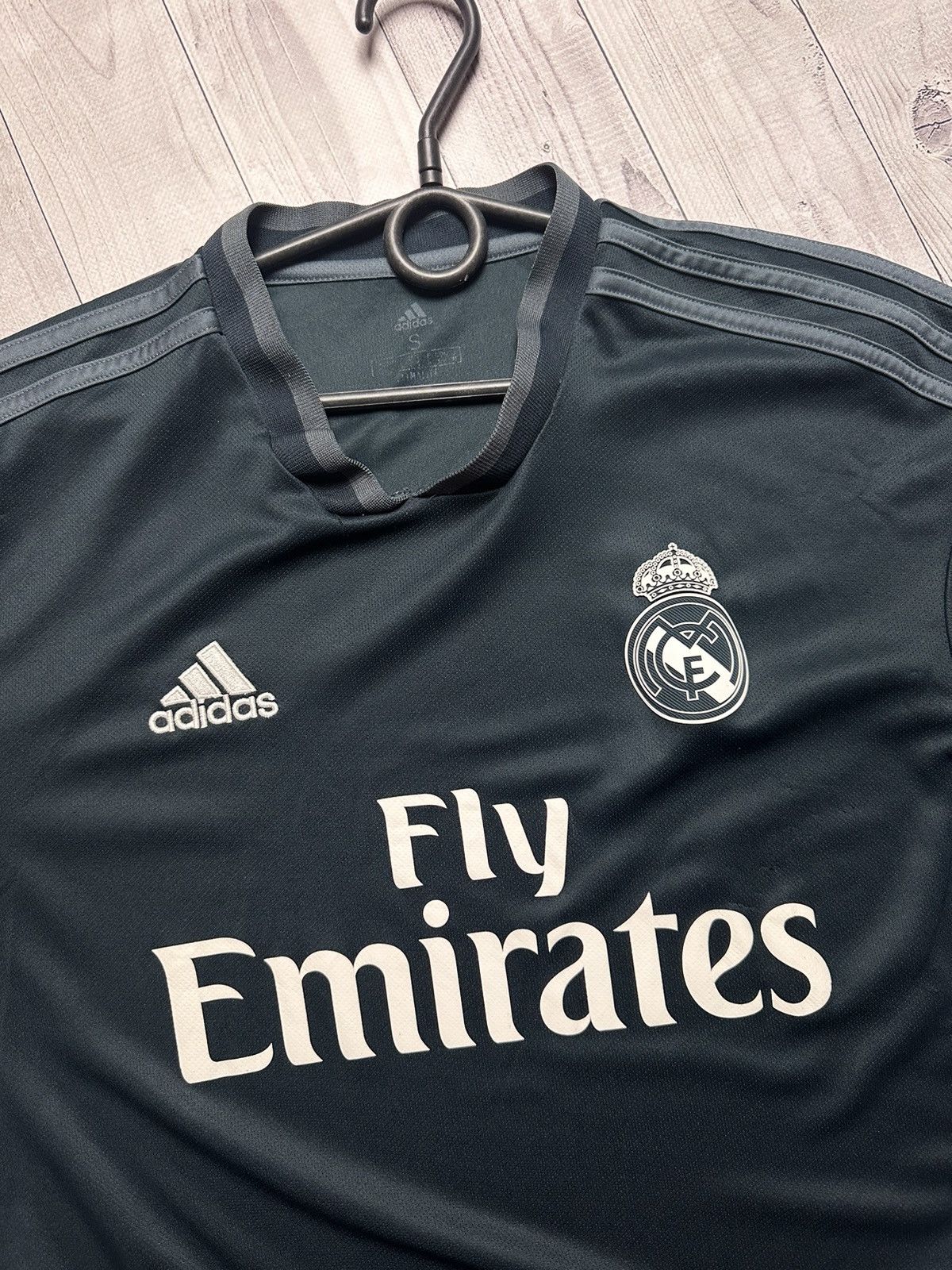 Adidas × Vintage Vintage adidas Real Madrid soccer jersey size S away Size US S / EU 44-46 / 1 - 5 Thumbnail