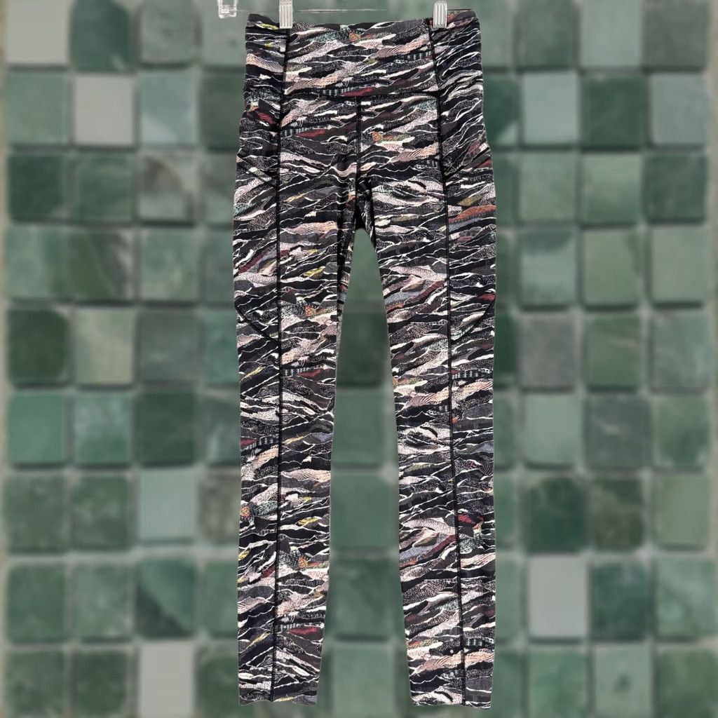 Lululemon Lululemon Fast Free Tight Women Size 4 Multi Color Abstract Wave Print Leggings Size 42" / US 20 - 1 Thumbnail