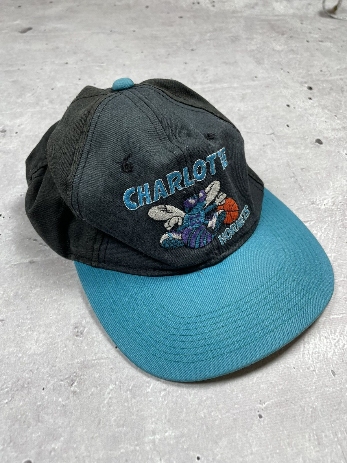 NBA × Starter × Vintage Vintage 90s Charlotte Hornets Snap Back Hat Size ONE SIZE - 1 Thumbnail