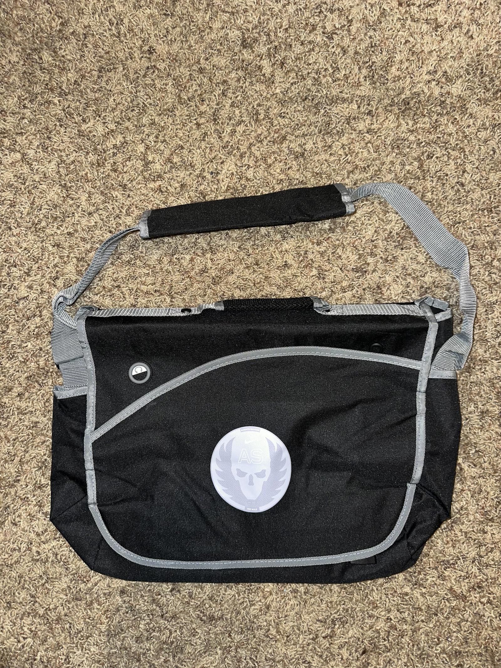 Nike Nike Oregon Projects Shoulder Laptop Bag Black Pockets Size ONE SIZE - 1 Thumbnail