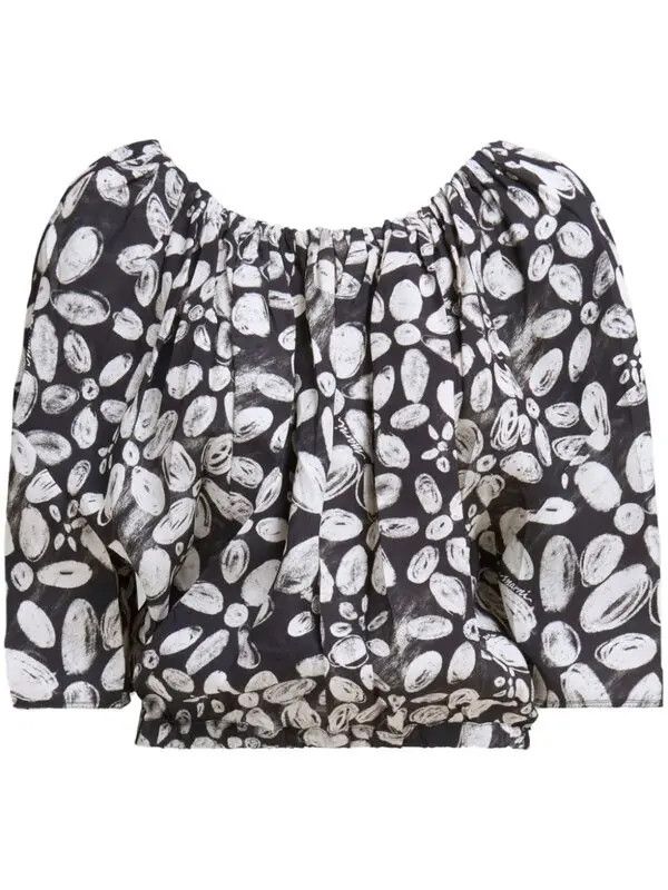 o1w1db11125 Floral-Print Pleated Cropped Blouse in Black