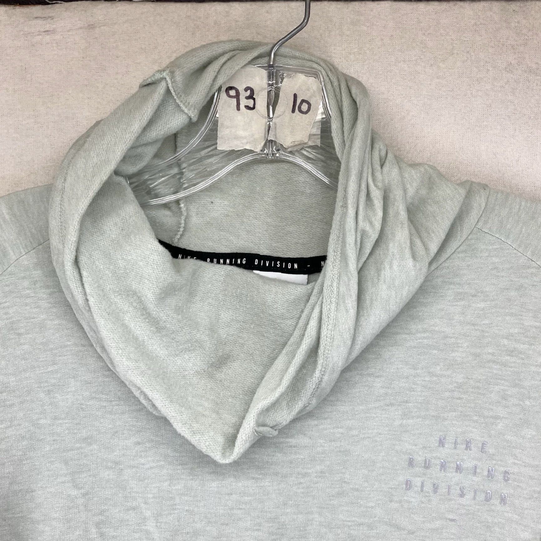 Nike Nike Running Division Women T-Shirt Mock Neck Athletic Light Sage Thumb Holes Shirt Size M / US 6-8 / IT 42-44 - 6 Thumbnail