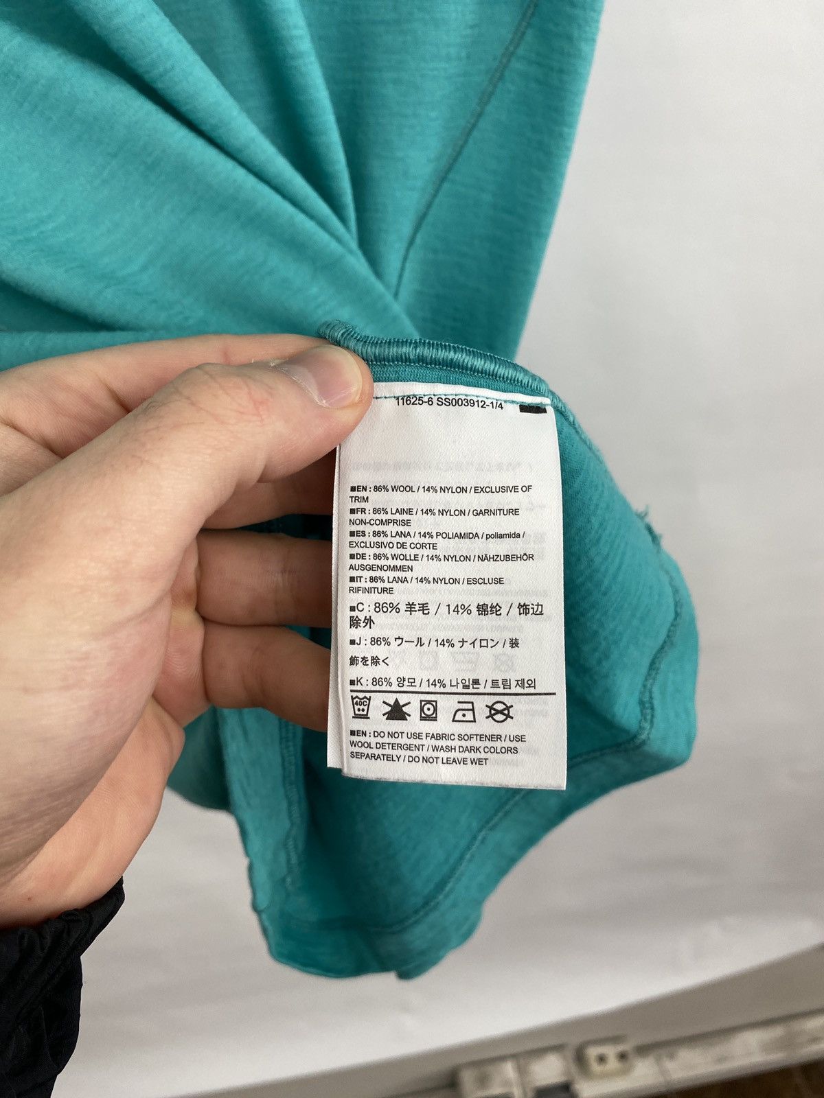 Arc'teryx Arc’teryx Women’s T-Shirt 86% wool 14% nylon rare retro hype Size L / US 10 / IT 46 - 5 Thumbnail
