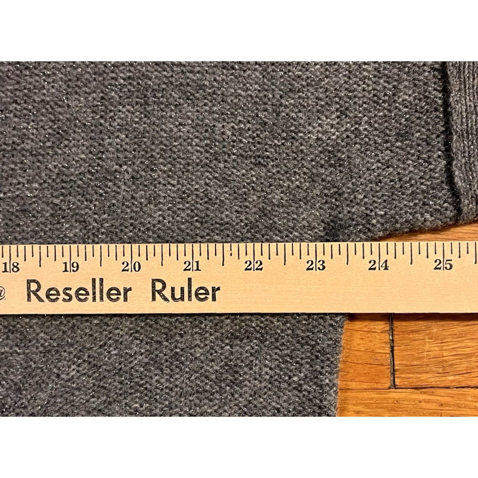 J.Crew J.CREW V-Neck Sweater Women’s M Grey Merino Wool Metallic Short Sleeve Shirt Women M Grey J.CREW Pullover Classic Designer Outdoor Gold dots? Size M / US 6-8 / IT 42-44 - 7 Thumbnail