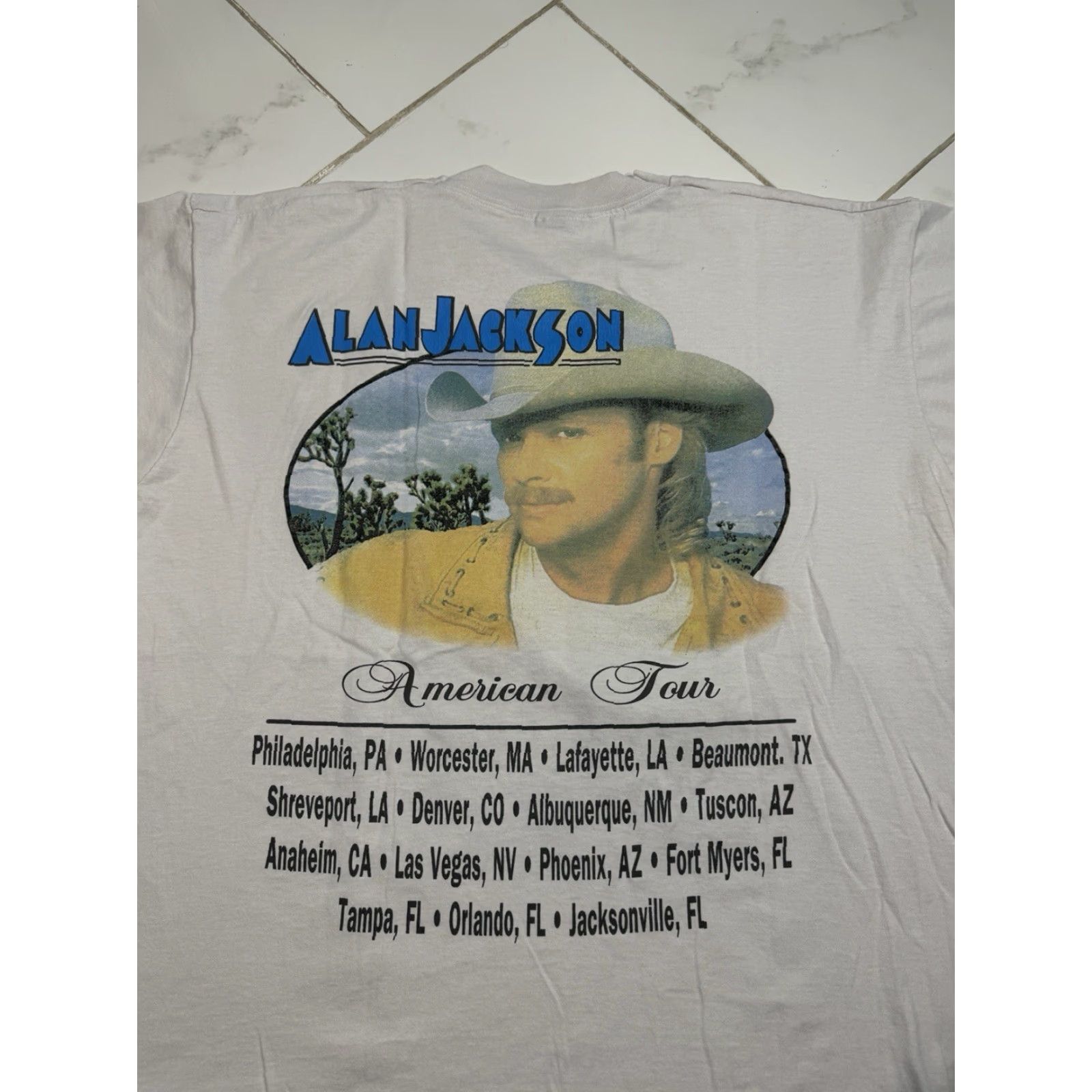 Hanes VINTAGE Alan Jackson Who I Am Tour White T-Shirt XL Men Hanes Boxy 1994 Concert Music Shirt Size US XL / EU 56 / 4 - 6 Thumbnail
