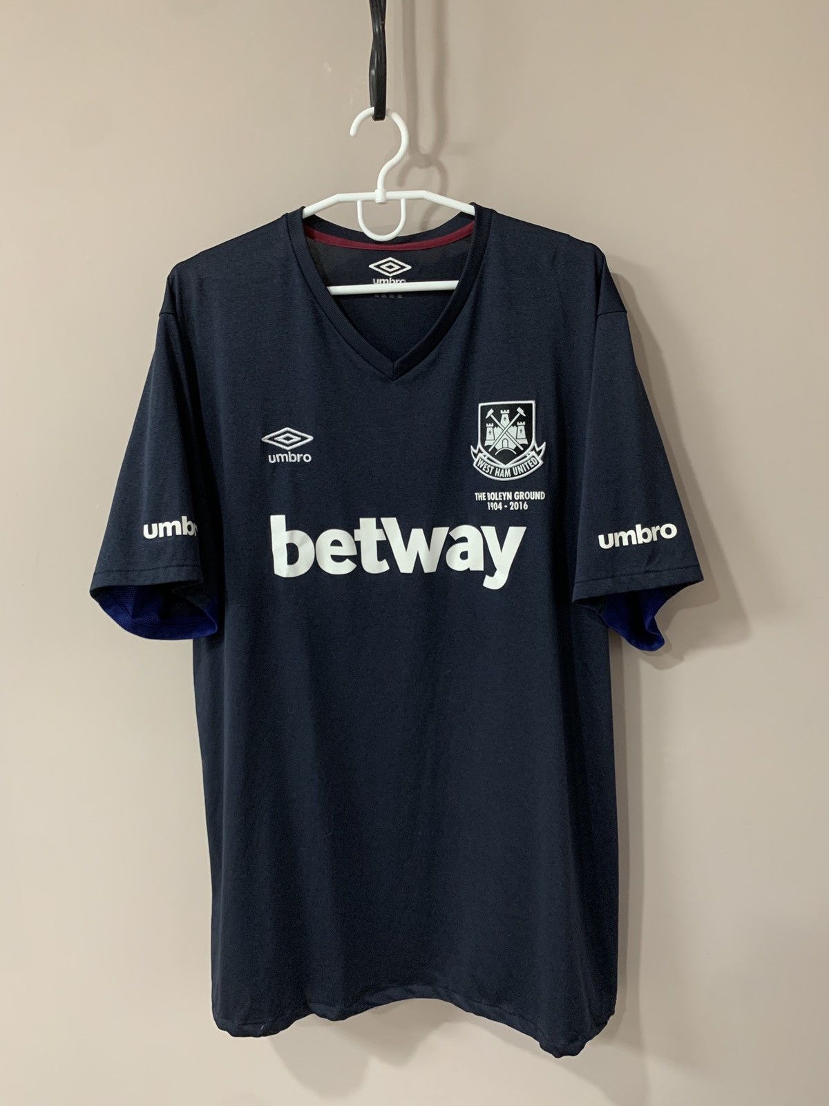Umbro West Ham United 2016 Football Shirt Umbro Soccer Jersey XXL Size US XXL / EU 58 / 5 - 1 Thumbnail