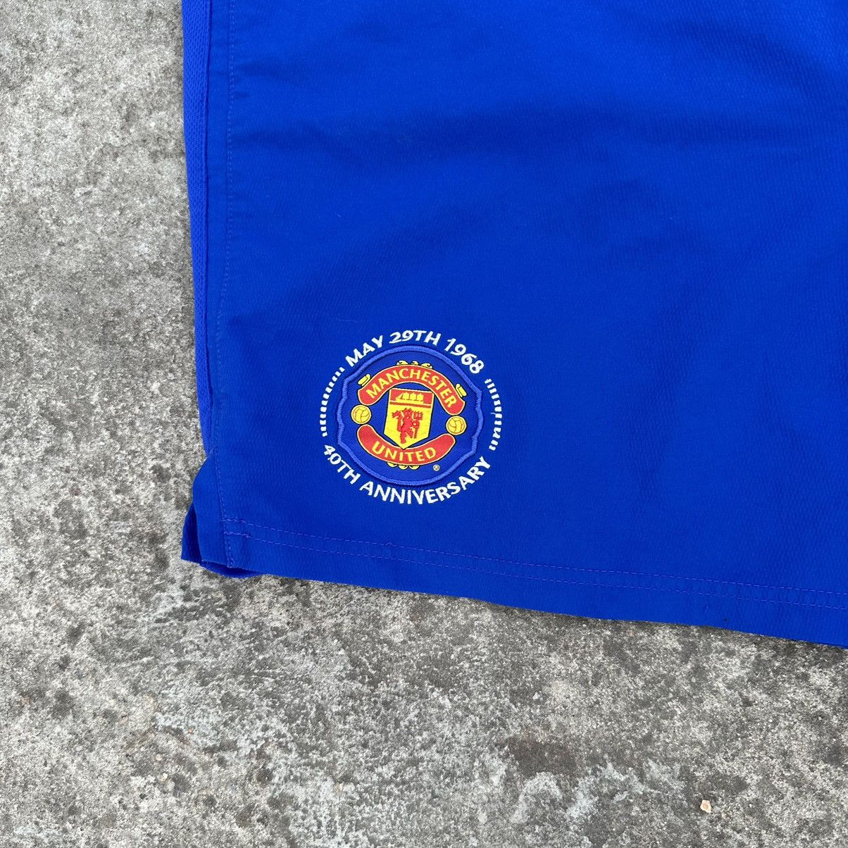 Nike × Vintage Vintage Nike Man.United Shorts Football Y2K 00s Sportwear Size US 38 / EU 54 - 4 Thumbnail