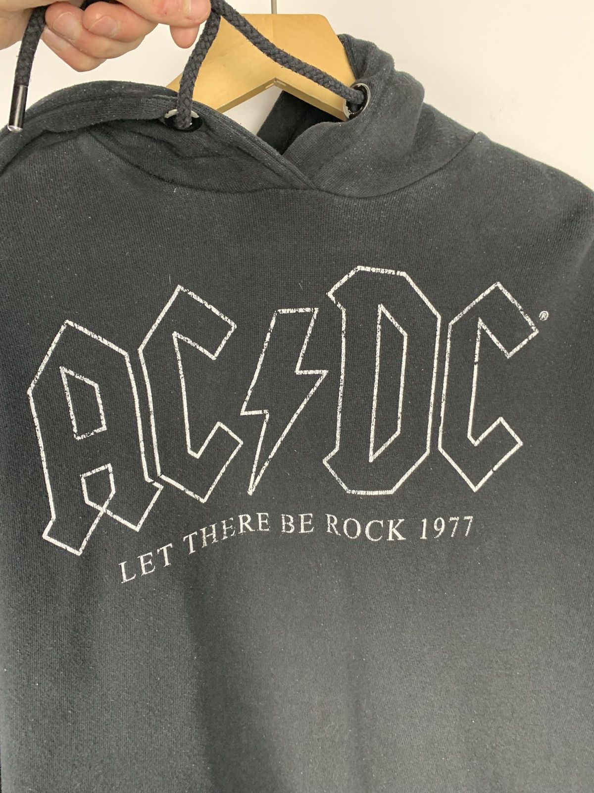Band Tees Ac/Dc Rock Band 1977 Hoodie Tour Size L Faded Y2K Size L / US 10 / IT 46 - 14 Thumbnail