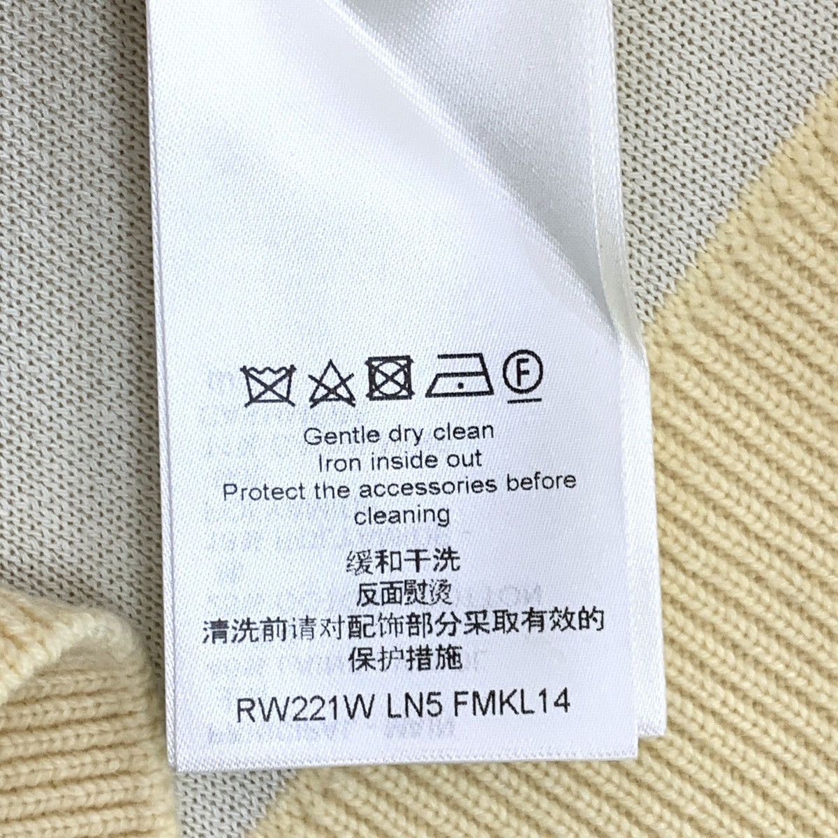 Louis Vuitton Louis Vuitton Pale Yellow Long Sleeve Knit Sweater K26WX Size XS / US 0-2 / IT 36-38 - 7 Thumbnail