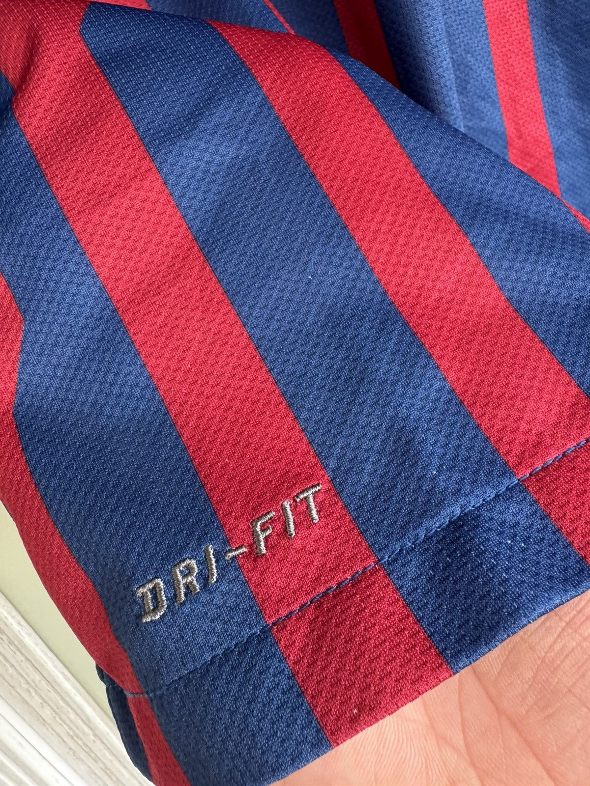 Nike Barcelona 2011-2012 Home Soccer Jersey Football Kit Shirt Size US S / EU 44-46 / 1 - 15 Thumbnail