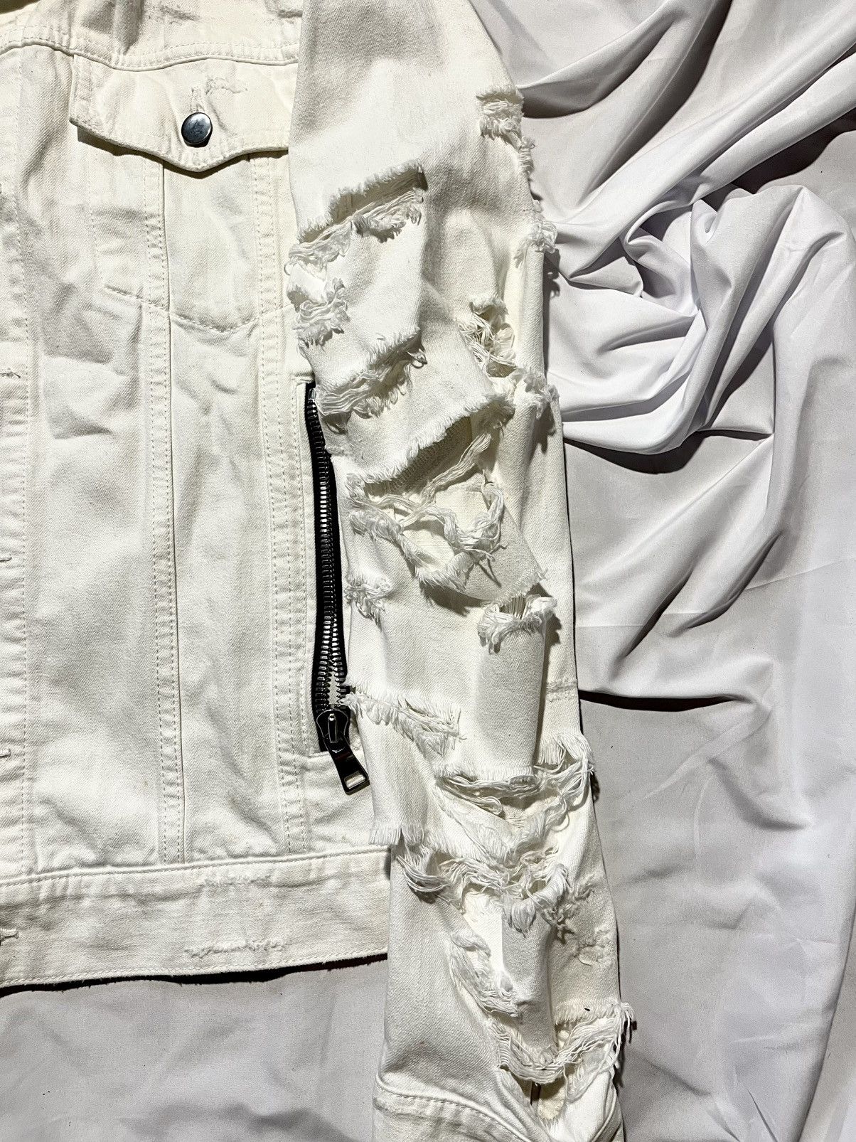 Balmain Balmain White Destroyed Distressed Denim Jacket Size US S / EU 44-46 / 1 - 7 Thumbnail