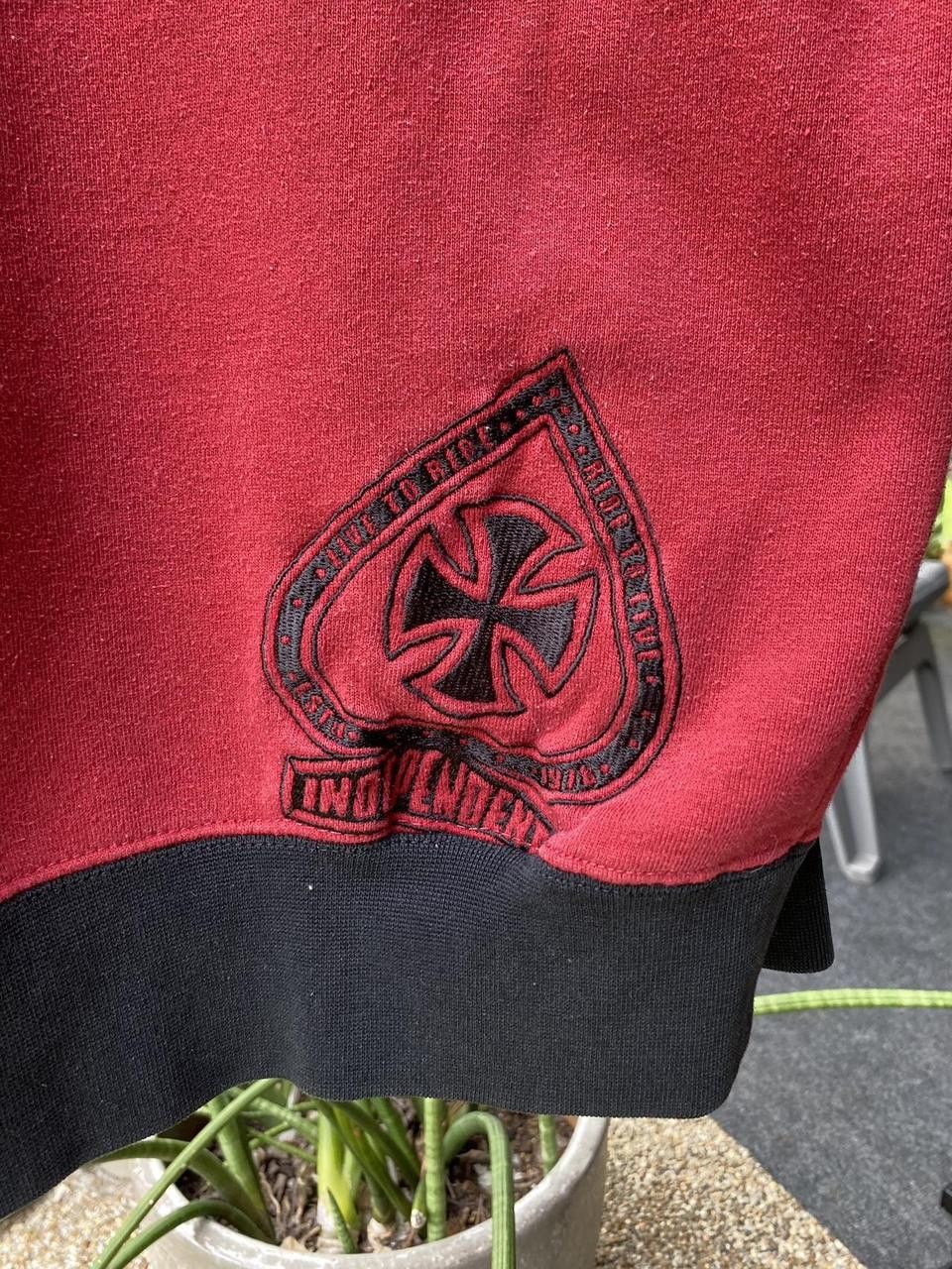 Independent Truck Co. 2000s Red and Black Independent Ace Embroidery Hoodie Large Size US L / EU 52-54 / 3 - 5 Thumbnail