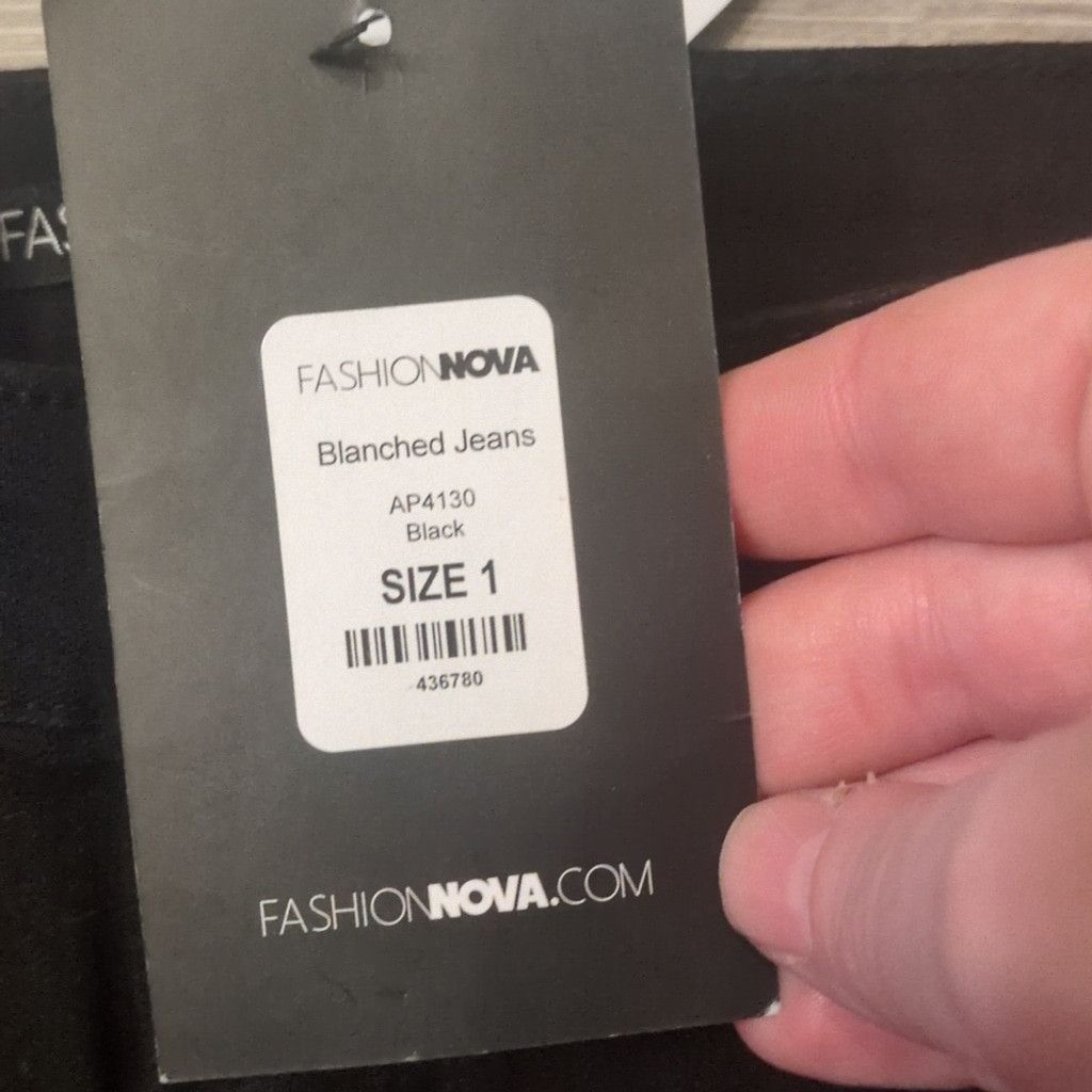 Fashion Nova Fashion nova black distressed blanched jeans size 1 (25) Size 25" / US 0 / IT 36 - 5 Thumbnail