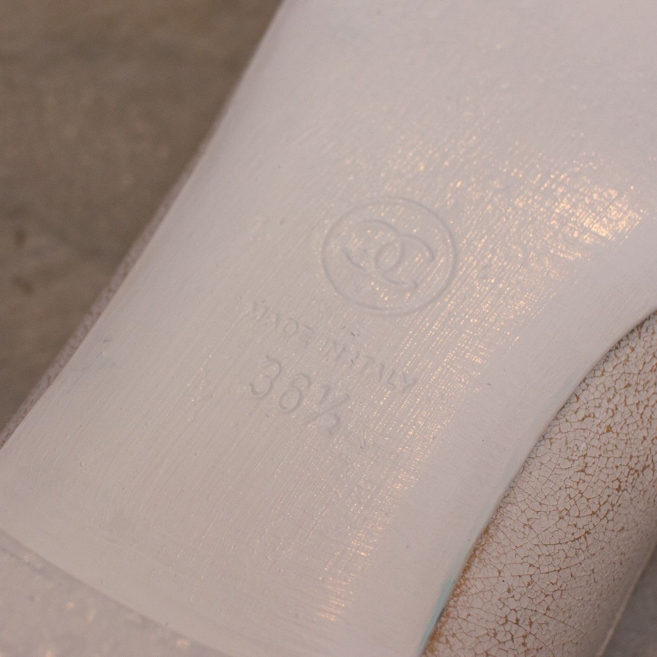 Chanel Chanel Interlocking CC Ballerina Flats White Cracked Leather Size US 6.5 / IT 36.5 - 16 Thumbnail