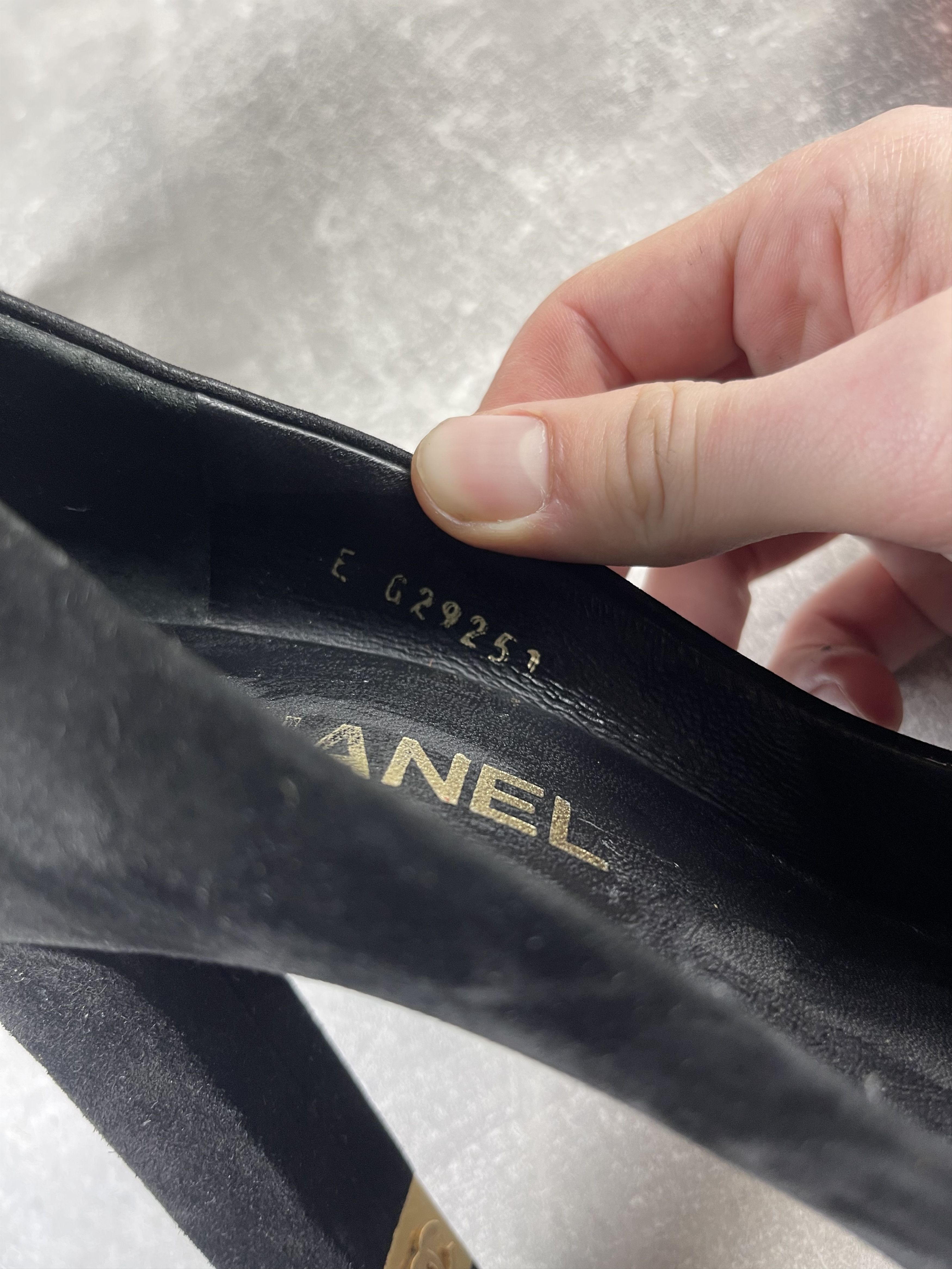 Chanel Chanel Classic Escarpins Suede Leather Cap Toe Pumps Heels Size US 8 / IT 38 - 12 Thumbnail