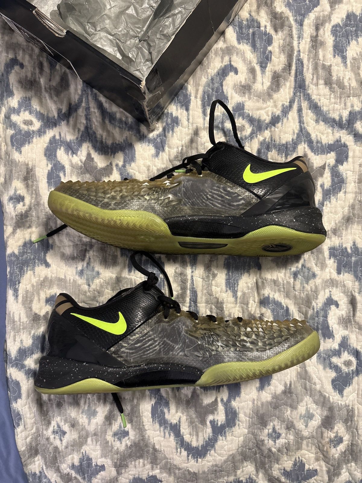 Nike VINTAGE Kobe 8 SS “Christmas” Size US 14 / EU 47 - 6 Thumbnail