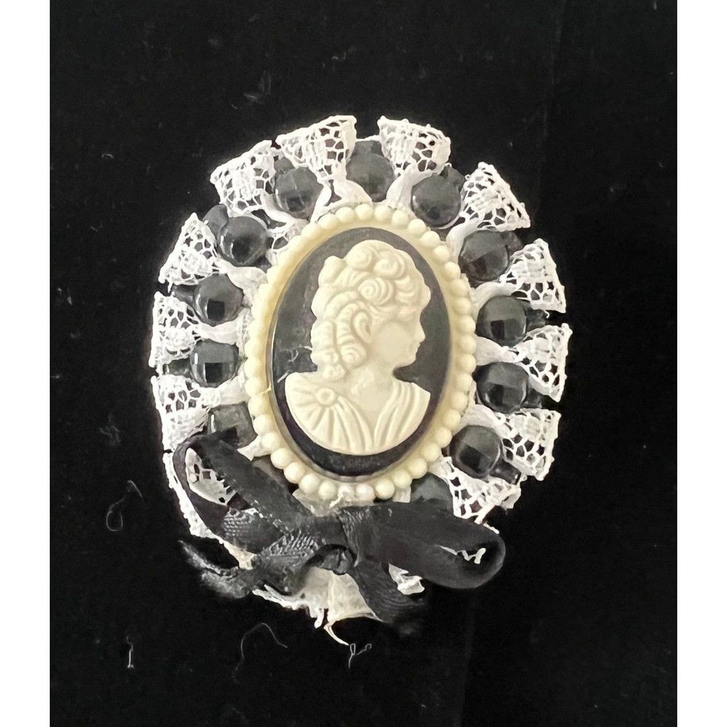 Vintage Womens Vintage Black& Ivory Victorian Style Cameo Brooch Pin Size ONE SIZE - 1 Thumbnail