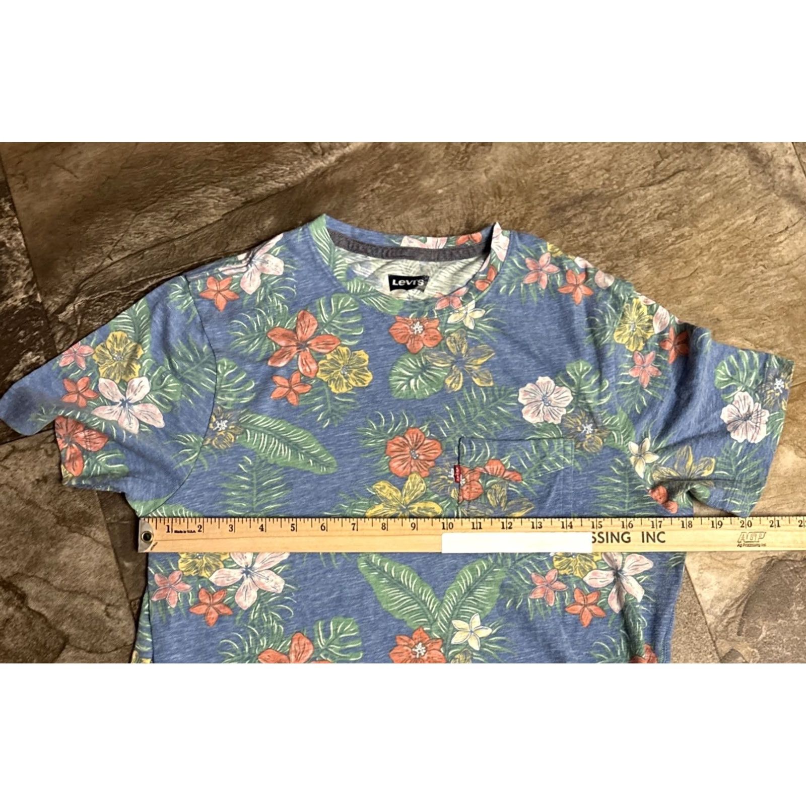 Levi's Levi's T-Shirt Blue Floral Crew Neck Short Sleeve Pocket Logo - Women Size S Regular Knit Cotton Tropical Braided? Size S / US 4 / IT 40 - 3 Thumbnail