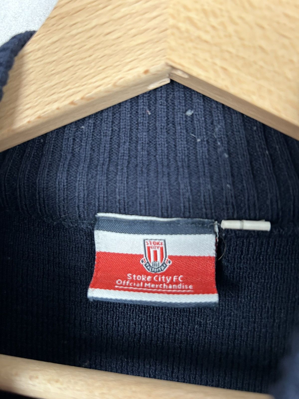 Vintage Vintage Stoke City Merchandise Stripe Sweater Soccer Retro Size US L / EU 52-54 / 3 - 4 Thumbnail