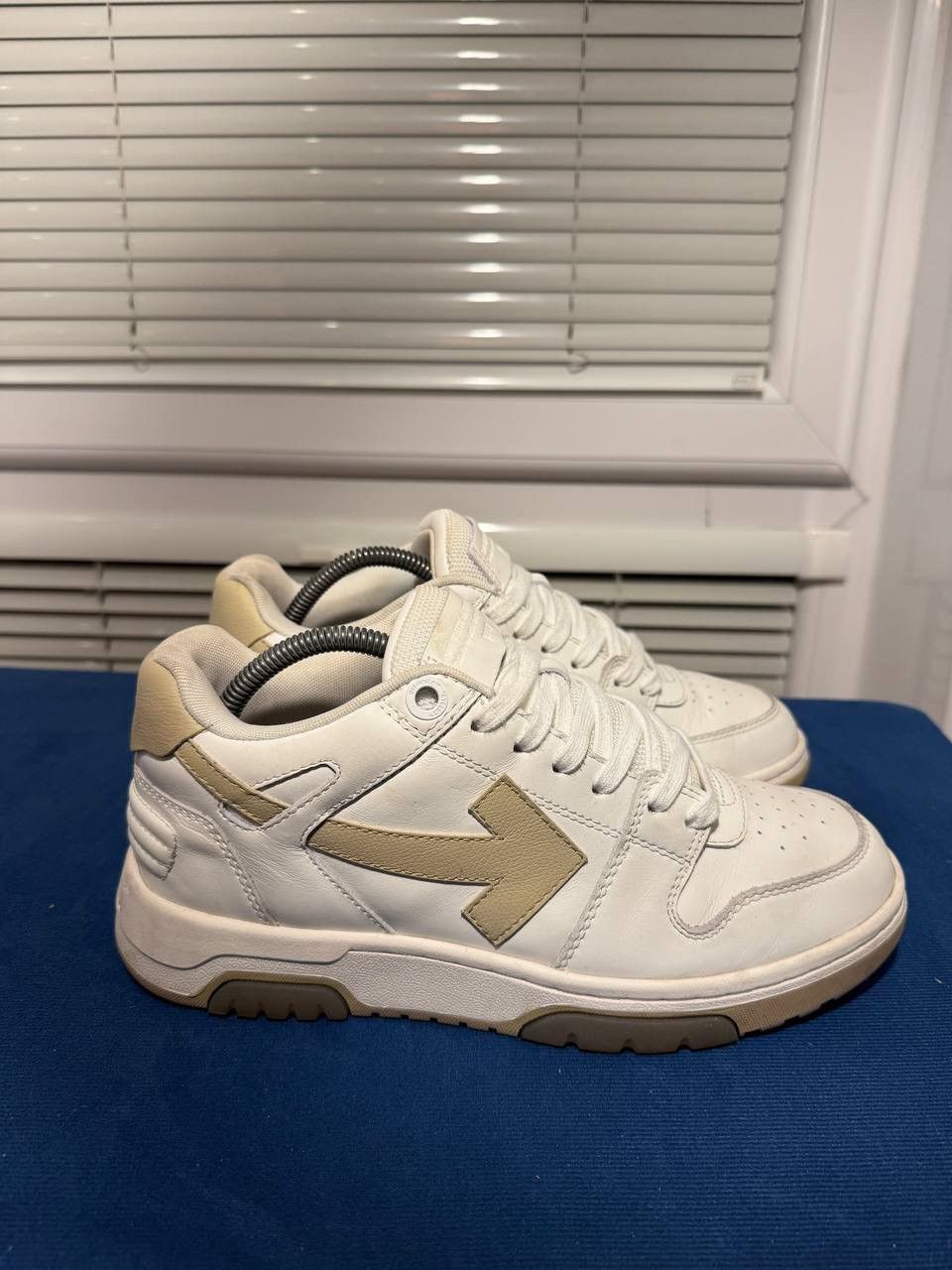 Off-White off white out of office Size US 8 / EU 41 - 1 Thumbnail