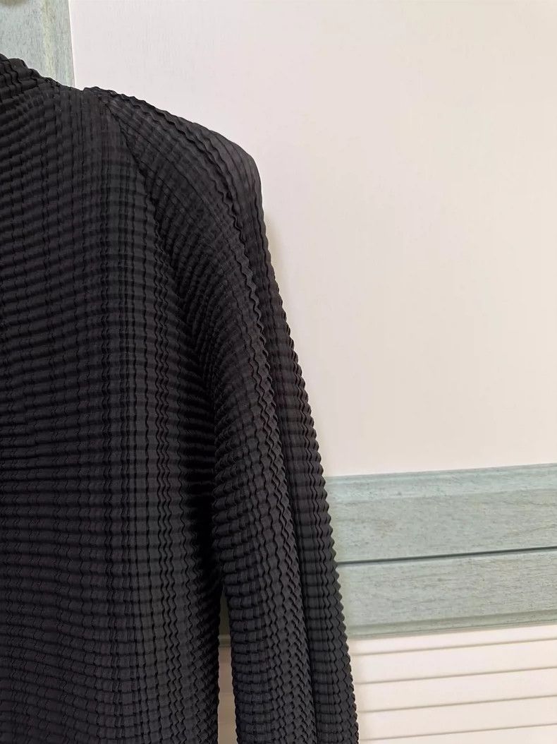 Issey Miyake Issey Miyake size:2 Black square pleated seeryarn long sle Size S / US 4 / IT 40 - 4 Thumbnail