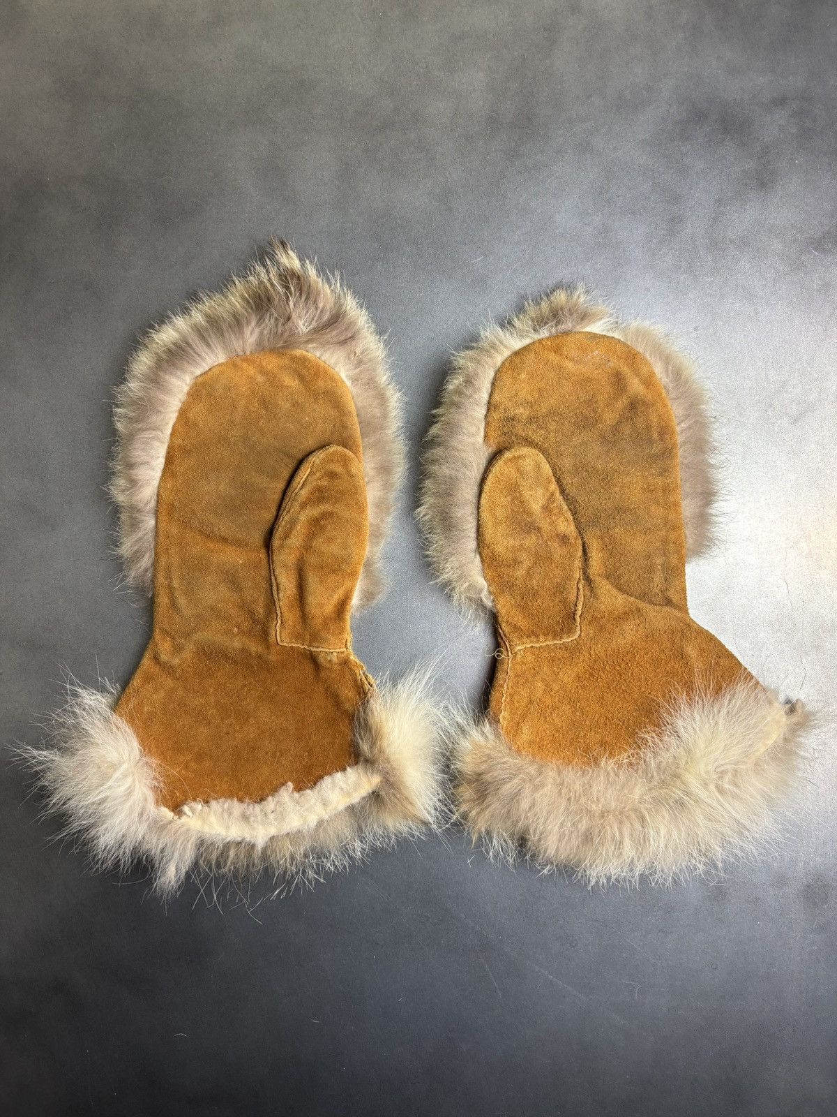 Native × Vintage Vintage Fur Mittens Beaded Gauntlets Indigenous American USA Size ONE SIZE - 5 Thumbnail
