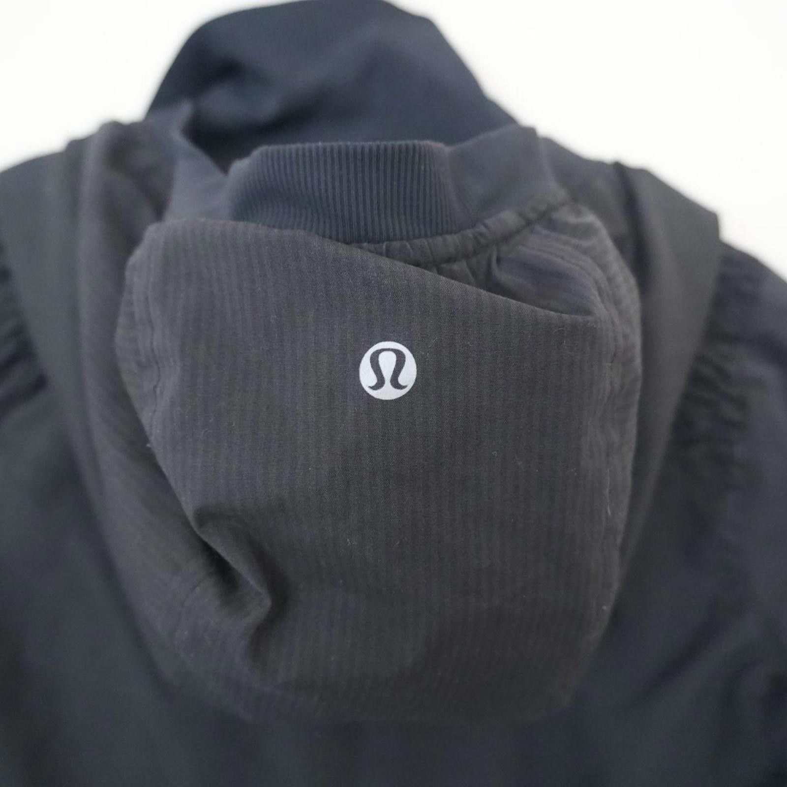 Lululemon Lululemon Jacket Women's 4 Black Running Hoodie Size S / US 4 / IT 40 - 5 Thumbnail