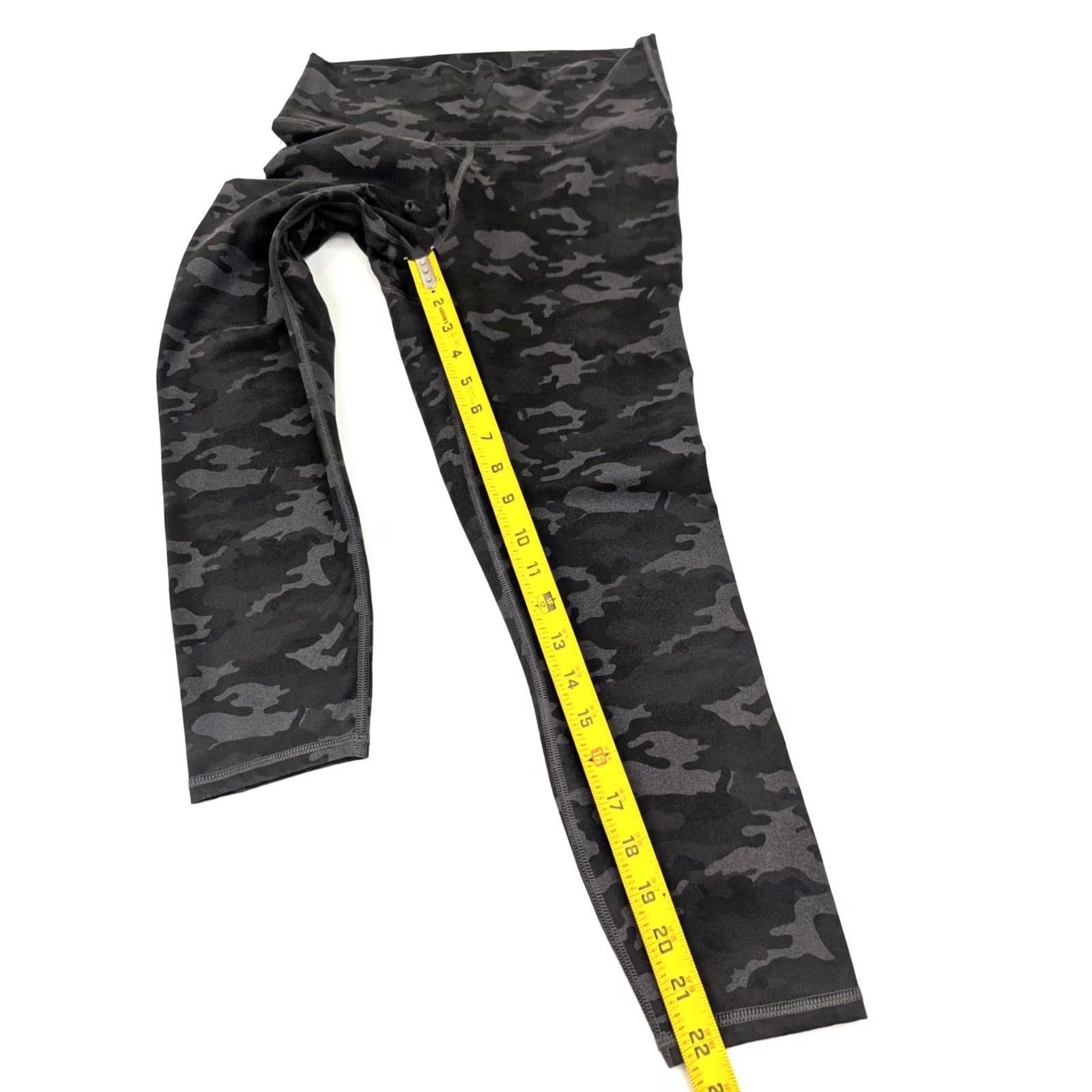 Fabletics Fabletics Leggings Camouflage Black Gray Women M Athletic Skinny Inseam 22 Compression Activewear CrossFit Running Athleisure Shorts? Size 32" / US 10 / IT 46 - 3 Thumbnail