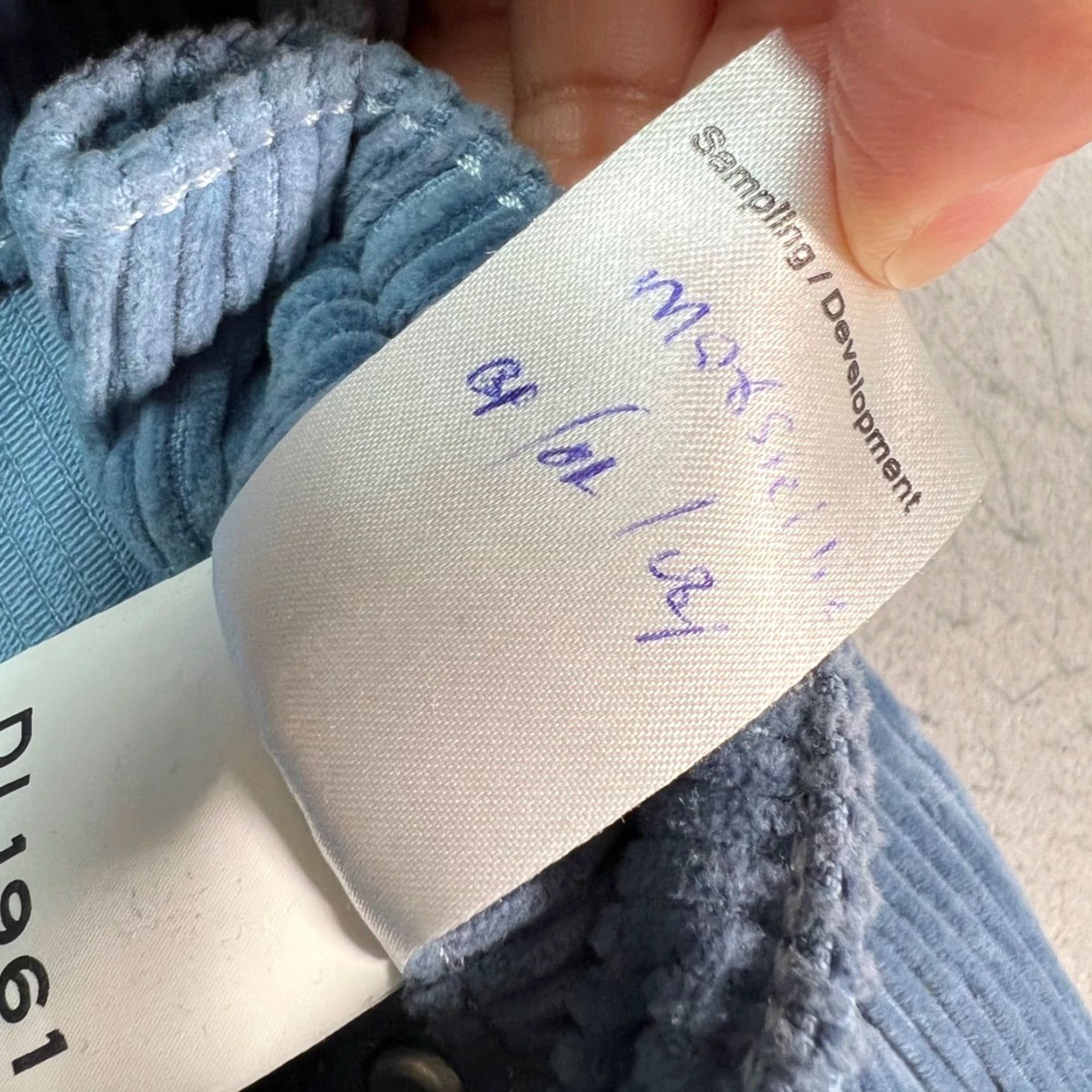 DL1961 DL1961 Womens 25 Blue Corduroy High-Waisted Straight Leg Pants Regular blue Corduroy 90s? no Vintage: No Mens Womens Boys Girls Size 42" / US 20 - 4 Thumbnail