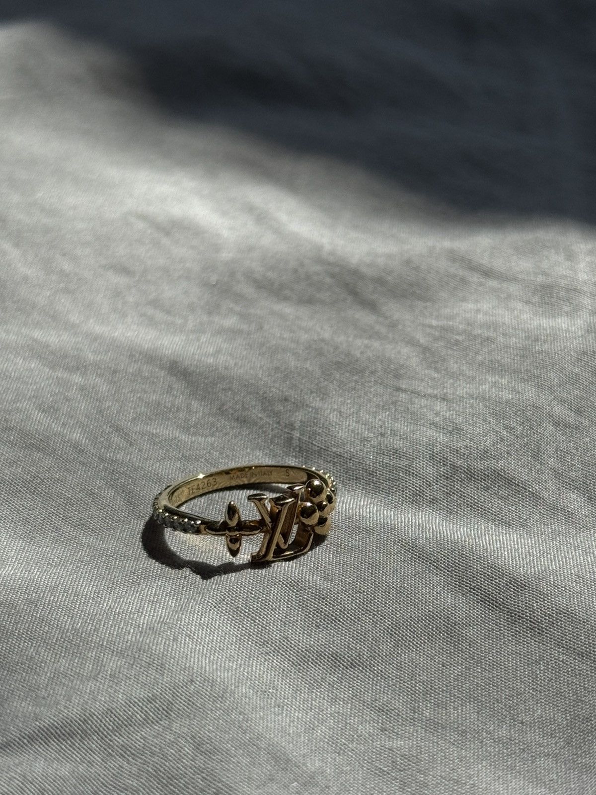 Louis Vuitton Louis Vuitton LV Iconic Metal Gold Ring Size ONE SIZE - 6 Thumbnail